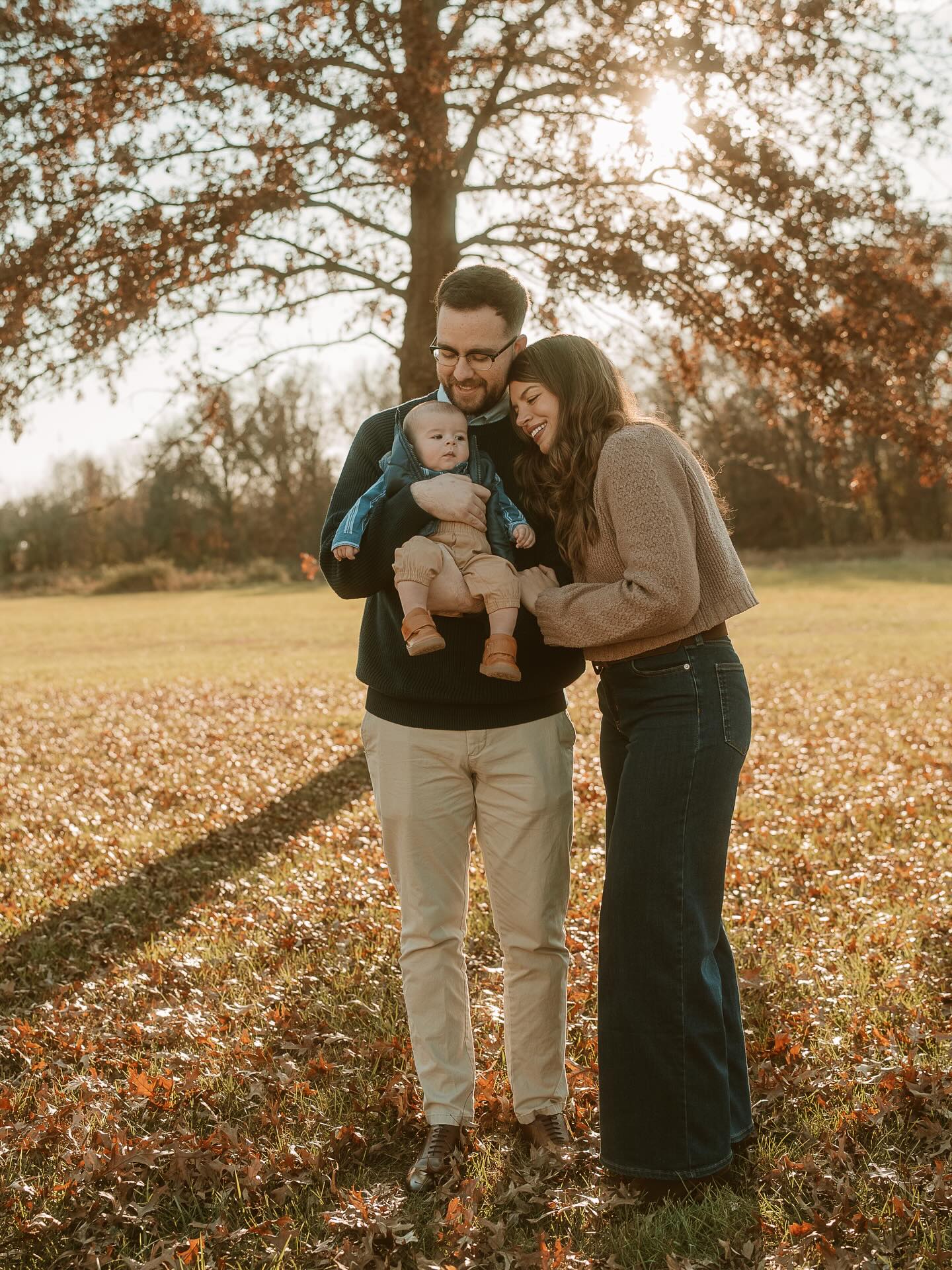 Beautiful shots of the Mahsman family. 🩵
———
#familyphotos #family #mophotographer #midwestphotographer #sony