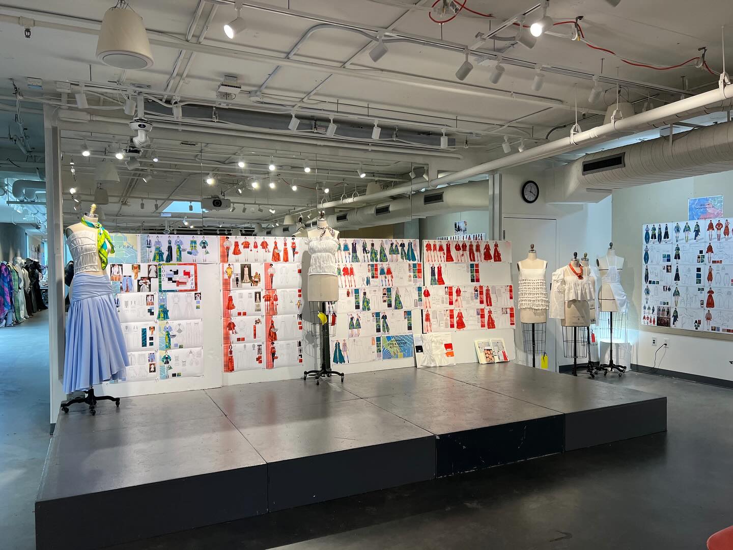 Vera + Otis 🤝
We are excited to partner with Otis and their incredibly talented design students this year. Lending Vera’s iconic patterns to shine through the prism of their imaginations, we get the privilege of watching these designers create something totally new. The gift of these sneak peeks into their world is so thrilling—giving new life to these patterns and inspiring the latest generation of hard working fashion of designers. We are honored to be apart of this! 🐞
@otisfashion
#vera #veraneumann #design #fashion #icon