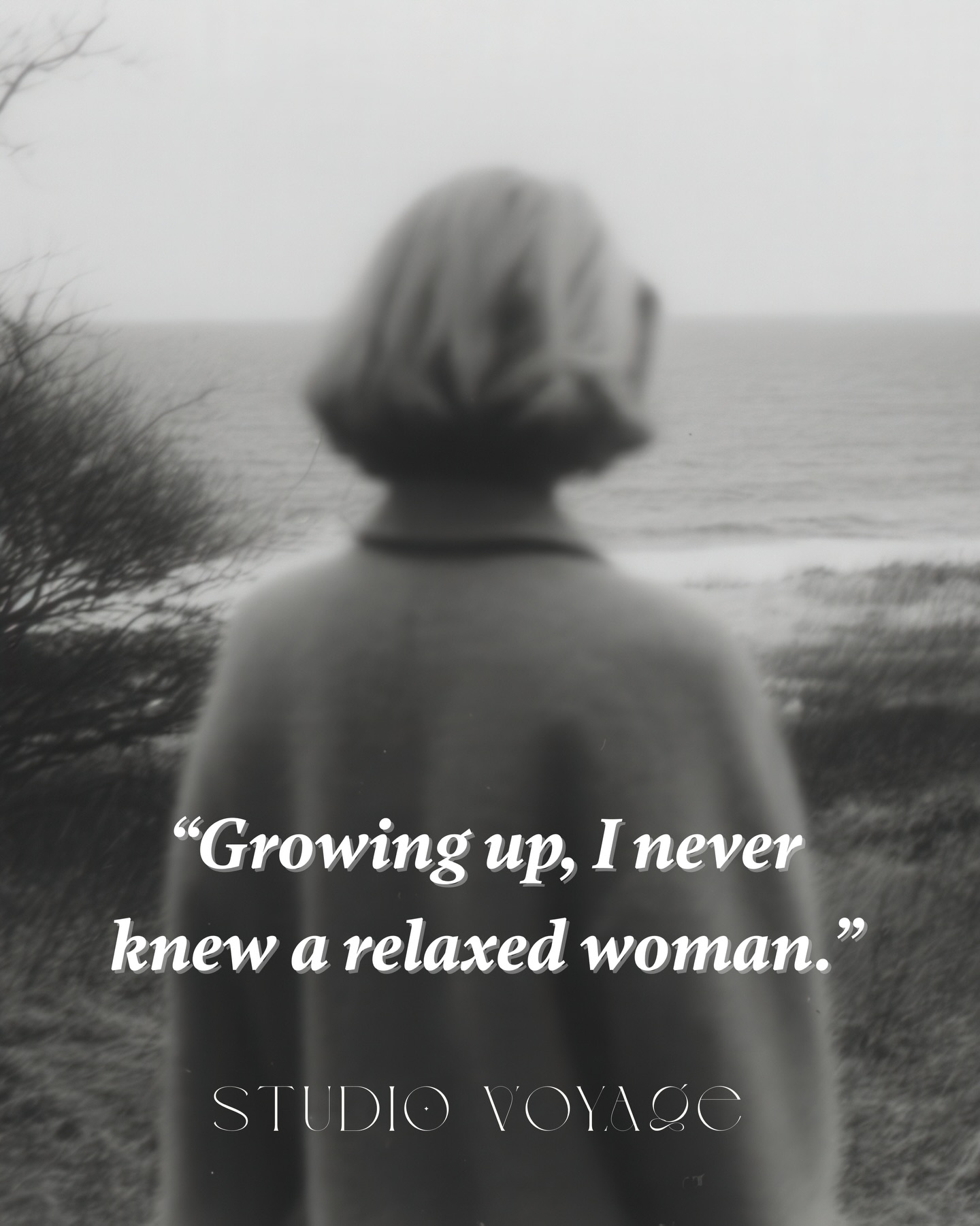 Her er noen refleksjoner, mens vi går inn i årets mørkeste uke for planeten (black week) og førjulstida. Kanskje kan vi ha med oss litt mer bevissthet rundt hva som faktisk betyr noe, og hva som gjør oss godt.
De fleste av oss lærte ikke å lete etter svarene i oss selv, men å søke etter svar utenfor oss selv.
I dette evige jaget er det fort gjort å la disse ytre faktorene styre oss. Vi drukner i konstant stimuli, informasjon og inntrykk.
Når var sist gang du kobla av, og kjente på ekte takknemlighet? Hva med tilstedeværelse? Ro? Pur glede?
Vi er alle på vei. Og hos oss er du velkommen akkurat der du er 🤍
Teksten på første og andre slide er fra «The Relaxed Woman» av Nicola Jane Hobbs
.
.
.
#eqterapi #emosjonellintelligens #relasjoner #påvirkning #relasjonstraumer #relasjonsterapi #bevissthet #konsum #blackweek #kvinnesirkel #kvinnefellesskap #indrevekst #refleksjon