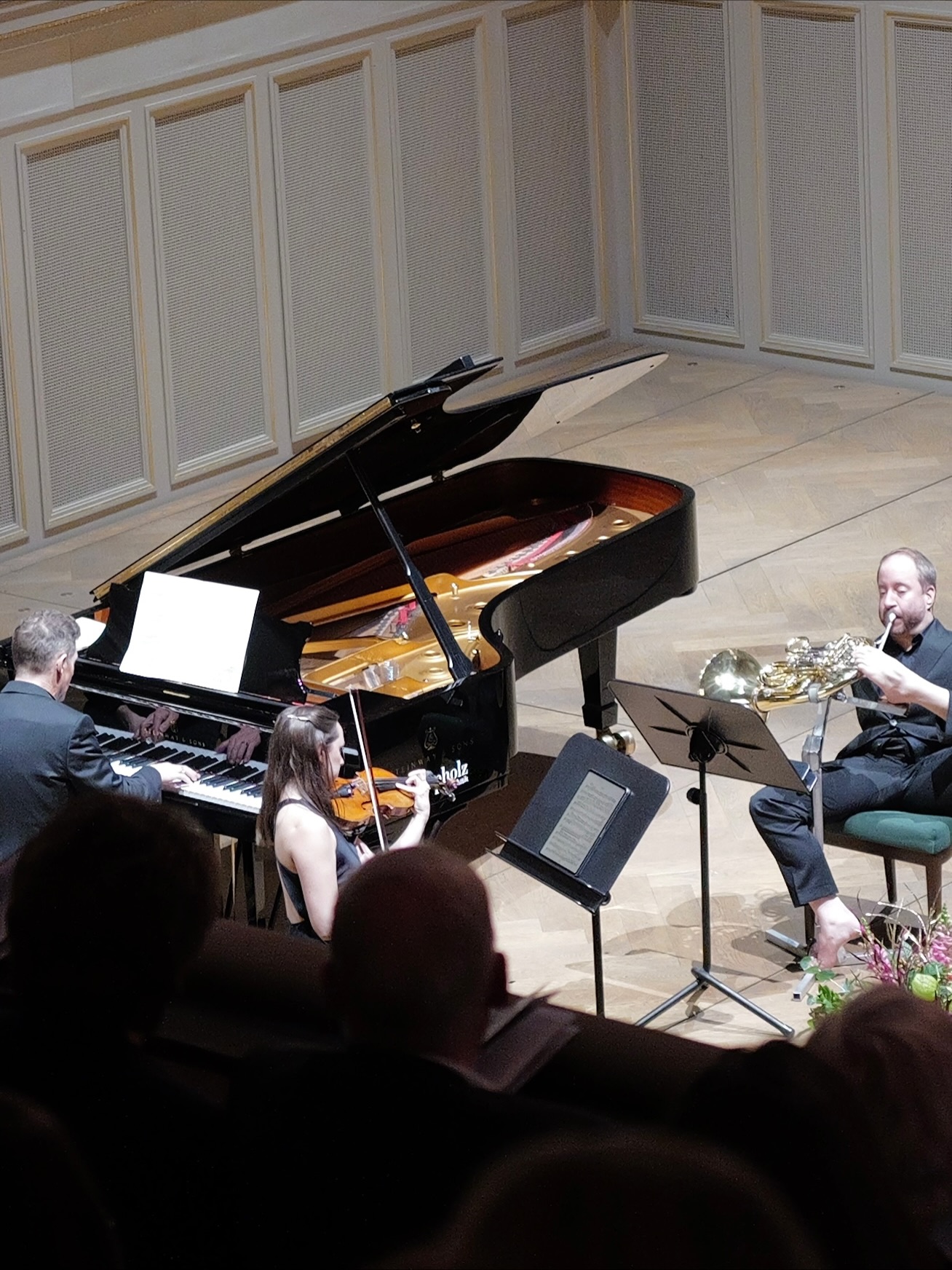 We thoroughly enjoyed the musical Blind Date with @oliver_schnyder_official, @felix.klieser, and @mariaioud at the @meisterzyklus Bern!
November 21, 2025 @casino_bern
Upcoming concerts:
10.12. @anastasiakobekina @jeanselim
25.01. @pierrelaurentaimard @camerata_salzburg
27.02. @marthaargerichpiano @charlesdutoitofficial
Info & Tickets meisterzyklus.ch