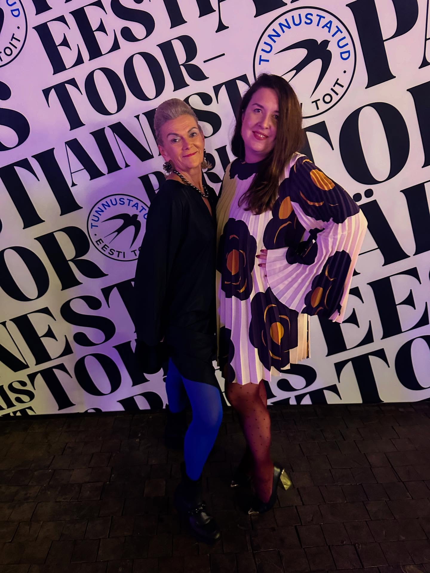 Pilleriin ja Pille-Riin Eesti Põllumajandus- Kaubanduskoja lõikuspeol. Alati meeleolukas ja toredate vestluste rohke sündmus, lisaks on meeskond alati pingutanud sündmuse kvaliteetse korraldamise nimel. Liikmed tunnevad end hoitult. Uhke on olla seltskonnas, mis tagab Eesti toidujulgeoleku! Lisaks ikka natuke nalja ja lõbu ka. Palju õnne, Pilleriin Puskar, EPKK aumärgi puhul! Edu ja jätkuvat sihikindlust! #epkk #lõikuspidu #eesttoit #põllumees #metsamees #koostöö #marimekko #ladies