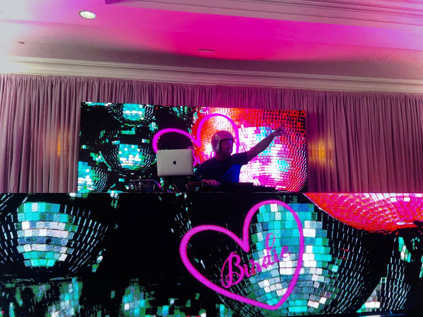 DJs, we got your front & back, now side to side 🪩 @hentrichcreative
•
•
•
•
•
•
•
•
#videowall #atxevents #atxlighting