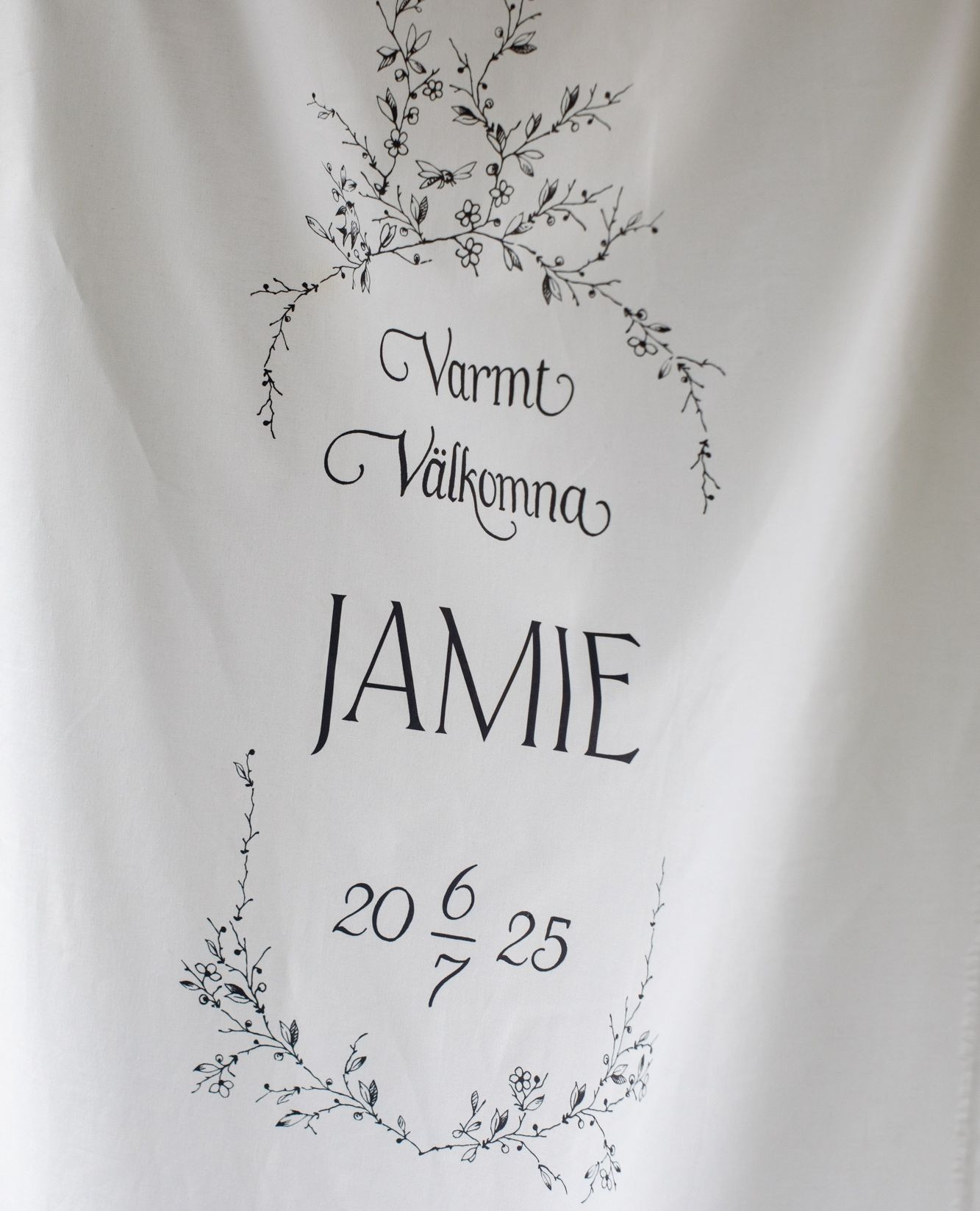 This July, we had the joy of creating a truly enchanting celebration for baby Jamie - both his naming ceremony and his very first birthday! 💙🫐
Inspired by Elsa Beskow’s "Putte i Blåbärsskogen" ("Peter in Blueberry Land"), we designed the sweetest custom stationery together with our star @elinsartstudio. And the dessert table? Absolutely breathtaking - crafted by the incredible @petitplaisir. And of course, beautiful music by our all time favourite @3bbaofficial ✨
French pastries met the Swedish blueberry forest, with swans and storybook charm adding an elegant, dreamy touch. 🦢
Photographer: @cecelinatornberg
Planning, design & florals: @avenievents
Stationery: @elinsartstudio
Cake designer: @petitplaisir
Singer: @3bbaofficial
#EventPlanner #EventDesigners #KidsPartyIdeas #ElsaBeskowInspired #EventStyling #StorybookParty #WhimsicalDecor #FairytaleTheme #DreamyDetails #DessertTable #SweetTable #FrenchPastries #CustomStationery #PaperDesign #TablescapeInspo #EventCreatives