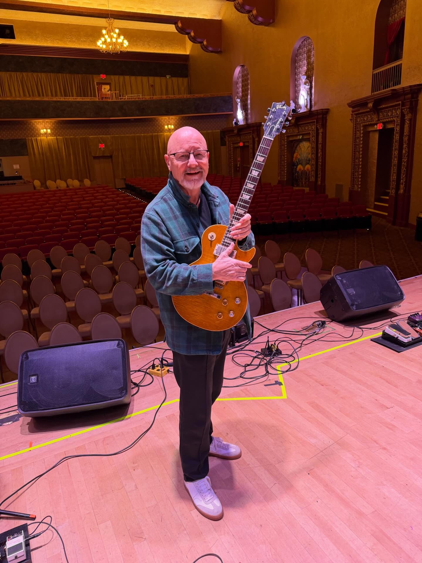 Here I am about to play a show at Des Plains Theatre in Illinois, cradling a Murphy Lab ‘Greenie’ Les Paul owned by Pete Flynn. Guitar played and felt great - only 8Ibs in weight. Thanks Pete!
It was a great show and raucous crowd by the way! Thanks to Ron Onesti Productions!