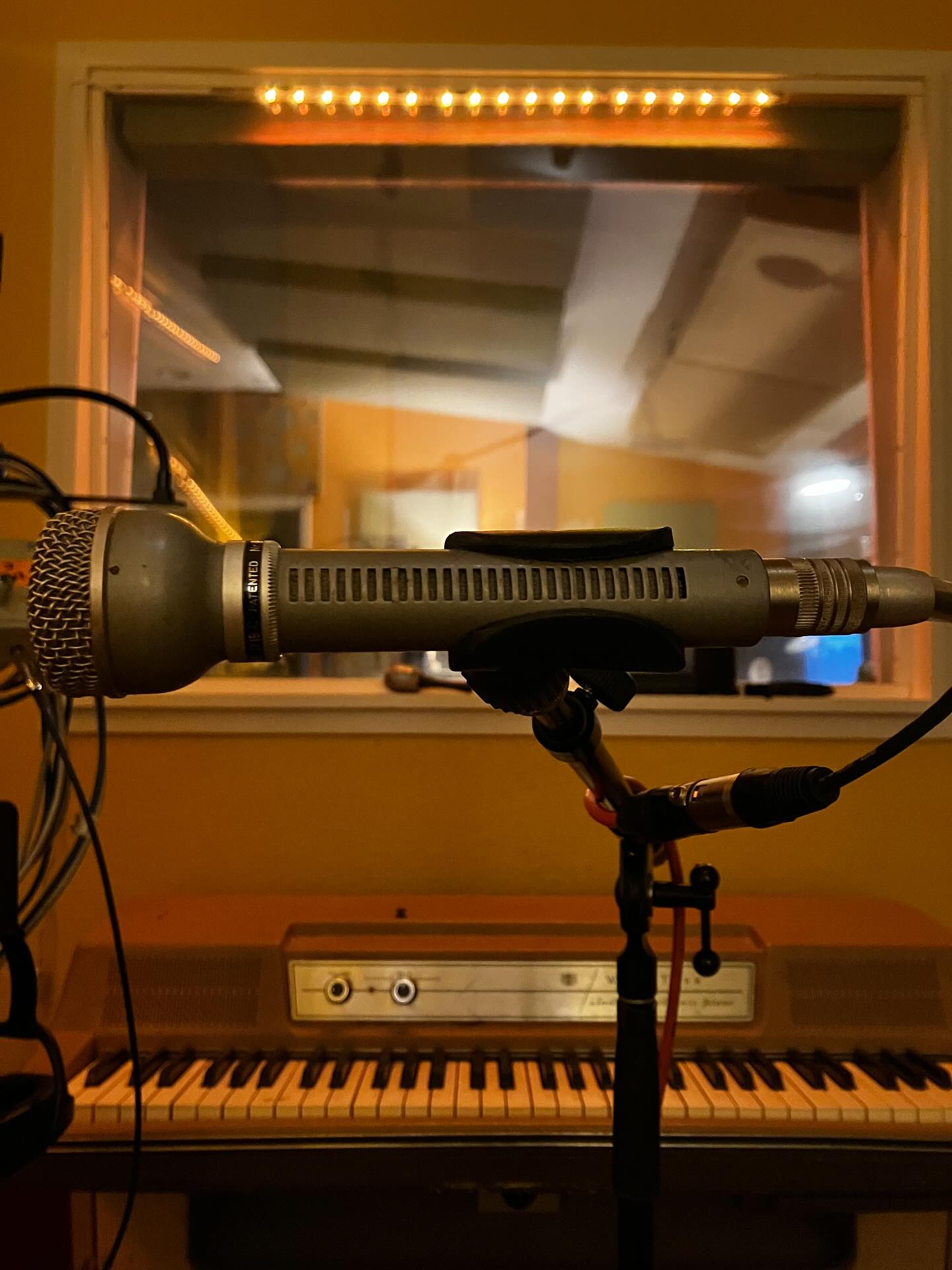 Added an old #akgD19 to our mic collection! So far it’s performed great on acoustic and vocals. Excited to keep experimenting with her!
.
.
.
.
.
#mockingbirdsoundrecordingstudio #akg #d19 #vintagemicrophone #beatlesmicrophone #dentonmusic #dfwmusic #txmusic #dentontx #recordingstudios #recordingstudio #microphone #dynamicmicrophone #vintageaudio #vintageaudiogear #vintagerecording #vintage