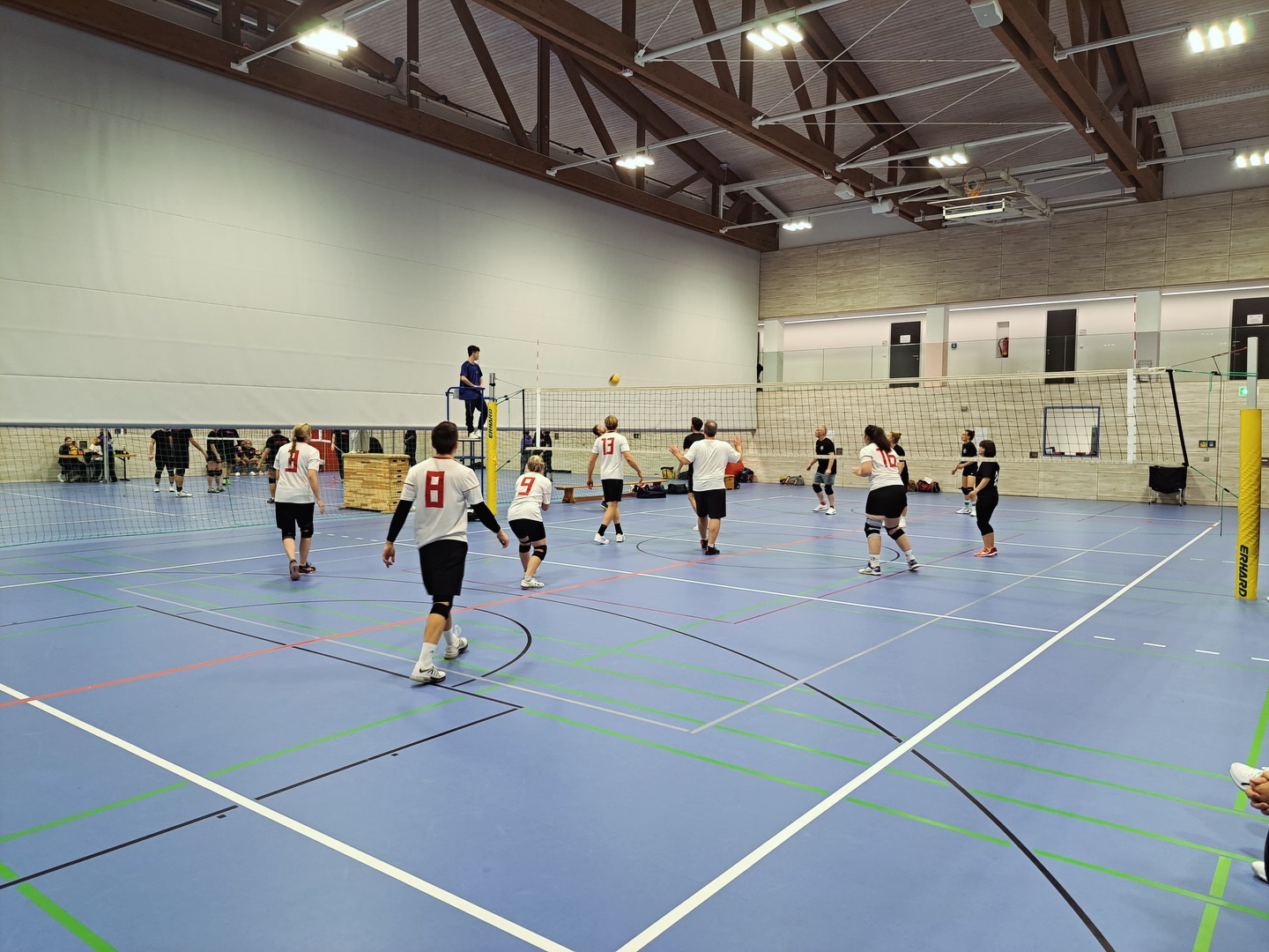 Unsere Lehrer haben sich am vergangenen Dienstag im Lehrer-Volleyballturnier der Oberpfalz den 2. Platz erkämpft! Starke Leistung! #srsamberg #amberg 🥈 #volleyball