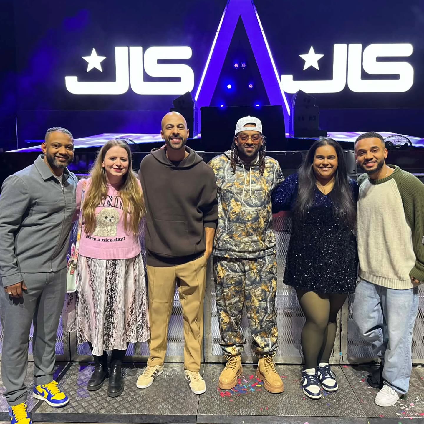 Sparkles for my favourite boyband
💙❤️💚💛
The boybands whose music has literally gotten me through GCSEs, A Levels, BA Politics, MA Political Theory, and are getting me through my PhD 🤯
Hugeeee shoutout to @oritsemusic for creating the band who've helped me at everyturn 🫶🏽