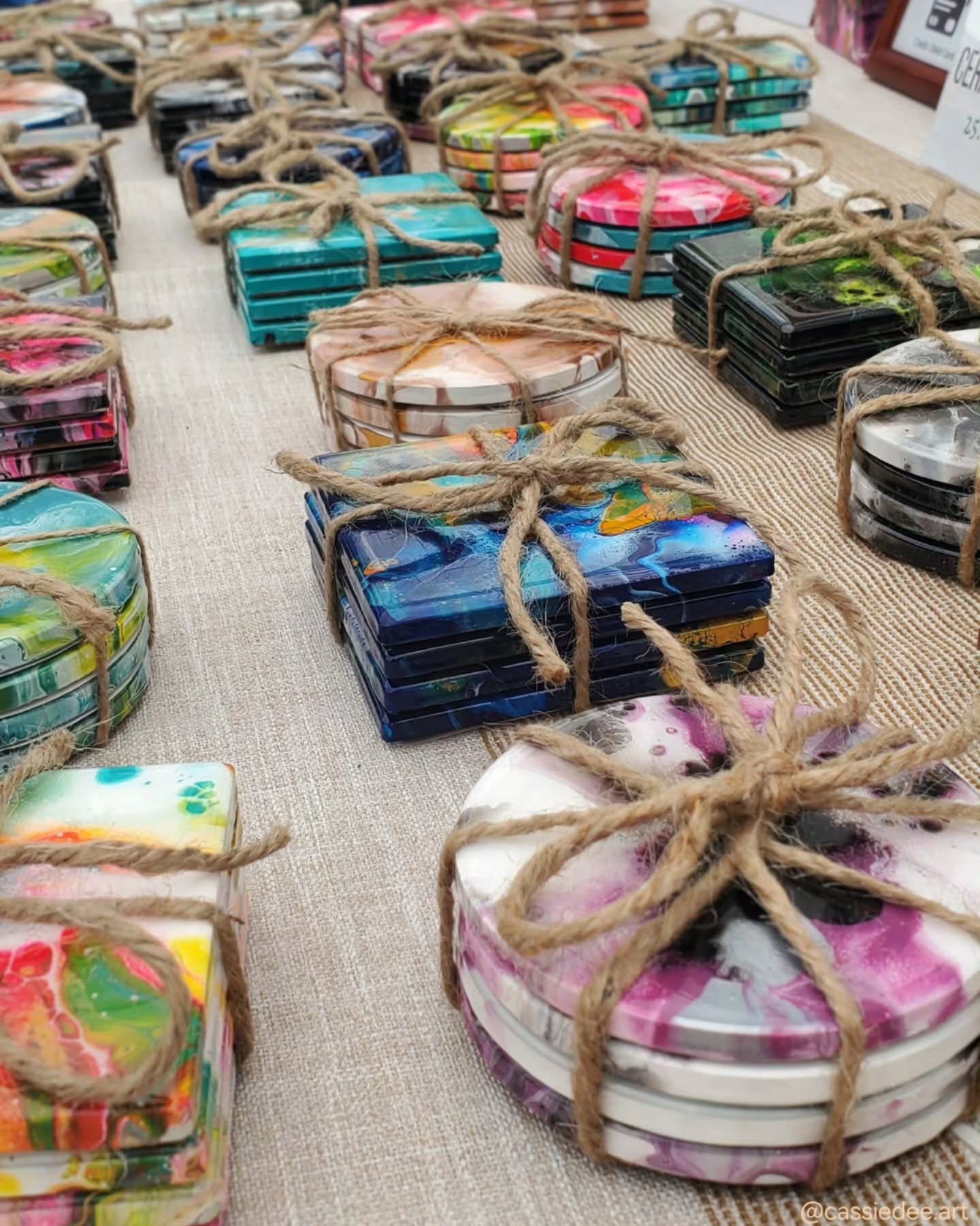 Feeling extra grateful this week that my art gets to live with people in both big and tiny ways. 💛
I don't think I talk about it often enough on here but I believe everyone deserves beautiful art at home. I try hard to make sure I have something for all budget sizes. The coasters have taken on a life of their own (tiny art for the win), but I also offer prints, cards, stickers and of course original paintings for when the timing feels right.
As always everything is available on my website or you can DM me if there is anything out if stock on there that you're looking for.