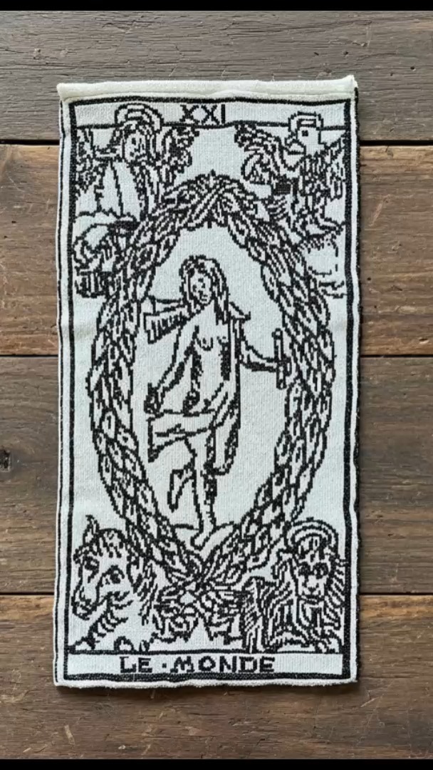 Découvrez « Le Monde », un jacquard d'exception pensé comme une œuvre d'art. Inspiré de la carte emblématique du tarot de Marseille, cette pièce unique apporte harmonie et sens à votre décoration.
🧶 100% personnalisable
🧶 100% fabriqué à Paris
🧶 Tissé en jacquard pour un rendu d'une rare finesse
Et si c'était votre prochain coup de cœur ? Et si vous créiez le vôtre ?
👉 Pour personnaliser vos idées en jacquard et découvrir l'art du fait main parisien, c'est par ici : www.caligraphic.fr
#Caligraphic #Jacquard #LeMonde #Décoration #FaitàParis #FaitMain #FabriquéÀParis #Tarot #MadeInFrance #CadeauPersonnalisé