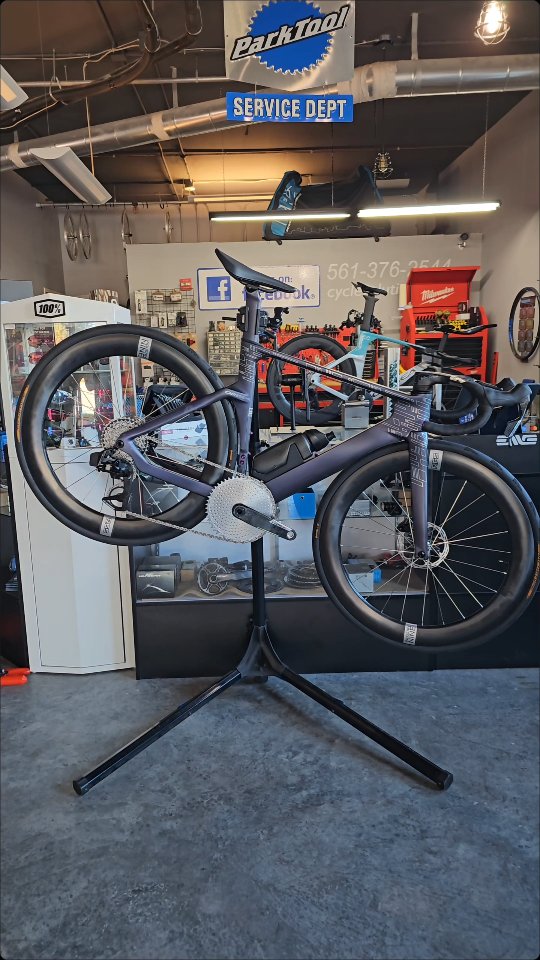 Custom Painted frame/fork/seatpost and Build by @cyclevolution
@orbea
@sramroad
@industry_nine
@ceramicspeed
@fizikofficial
@alugear_components
@vision_tech_usa
@conti_bicycle
@wolf_tooth_comp
@betterbolts
#cyclevolution #smallbusiness #bikelife #bikepic #bikelove #bikeshop #bicyclelife #bicyclelife #bikeshoplife #localbikeshop #supportlocalbikeshop #delraybeach #delray #a1aflorida #roadbike #shopsmall