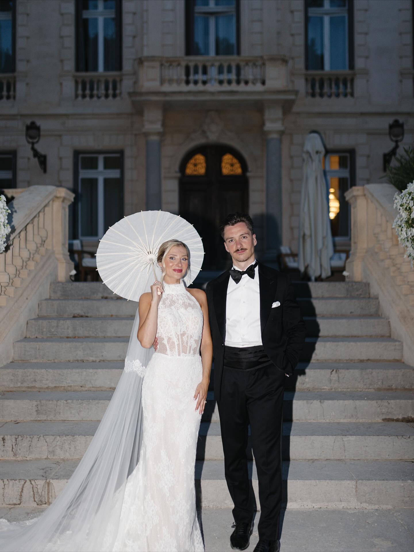 Manon et Louis ✨
👰🏼♀️ @manon_aghavnie
🤵🏻♂️ @louis_lafargue
📸 @specialmoment_wedding
🪄 @onetime.wedding
📍 @lechateaudestroisfontaines
👨🏻🍳 @maison_nans
🌸 @okissweddingdesign
🎧 @charly_ettedgui
🎷 @warren_sax
🎻 @fabrice_violoniste
🎆 @noy_events_artifices
🧁 @monsieurchou
💄 @ag_makeup_artist_
💇🏼♀️ @leahair__
