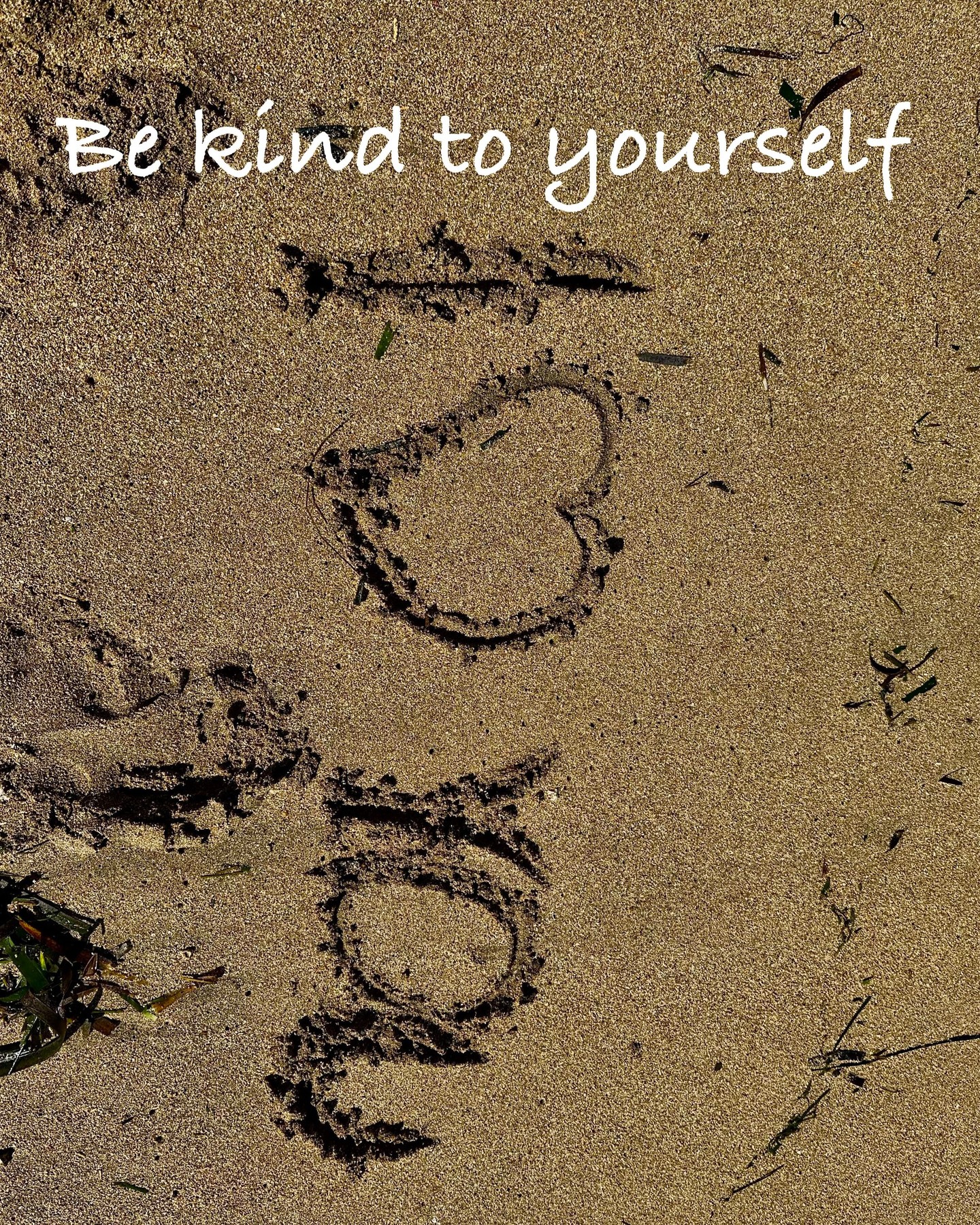 Unsere Selbstliebe ist essenziell für ein glückliches Leben. Wenn wir uns selbst mit Zuneigung und Akzeptanz begegnen, können wir unser Wohlbefinden nachhaltig steigern.
"Das Tragische im Leben vieler Menschen ist, dass sie überall nach einem Selbstwertgefühl suchen, nur nicht in ihrem Inneren".
Nathaniel Branden
#selflove #selfrespect #selfcare