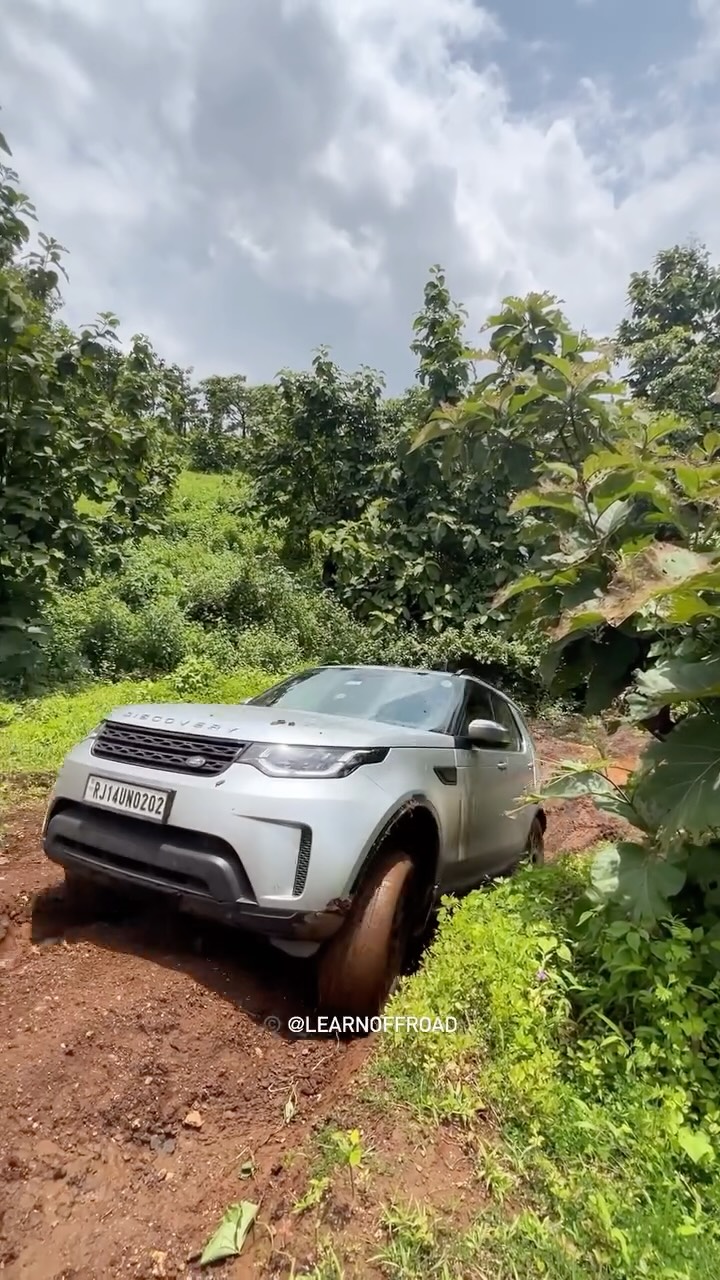 Do you think the power cut off mid climb or he let off the gas?
#learnoffroad #offroadjunkie #landroverdiscovery