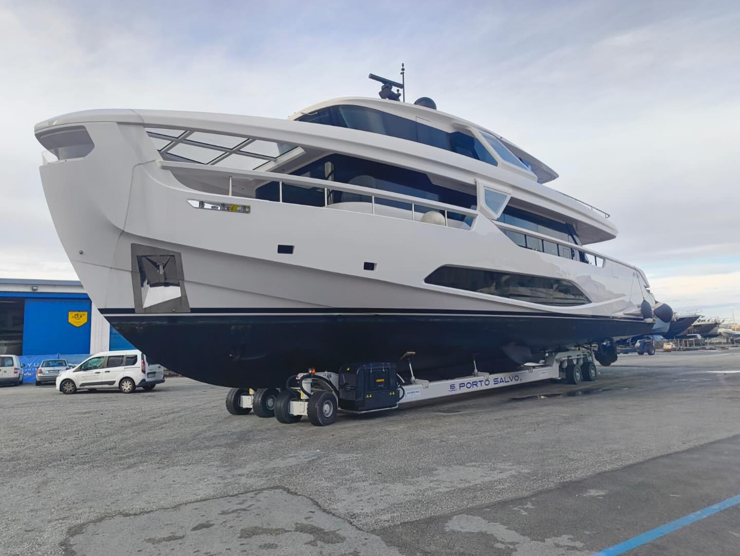 Just delivered 📦 #boatmover #naples #newentry #shipyard #cantierenavale