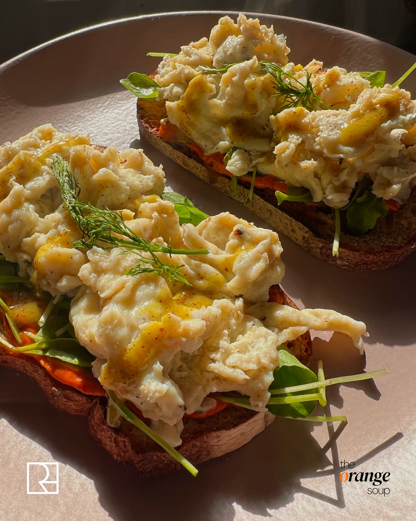 Fixing and blessing the mornings with buttery scrambled eggs and sourdough open sandwiches. 🍳
🥖+sundried tomato pesto+eggs+arugula+honey mustard
What are your thoughts on open sandwiches?
.
.
.
.
.
.
#sandwiches #food #eggs #breakfast #morning #exploremore #insta #discover #foodlover #health