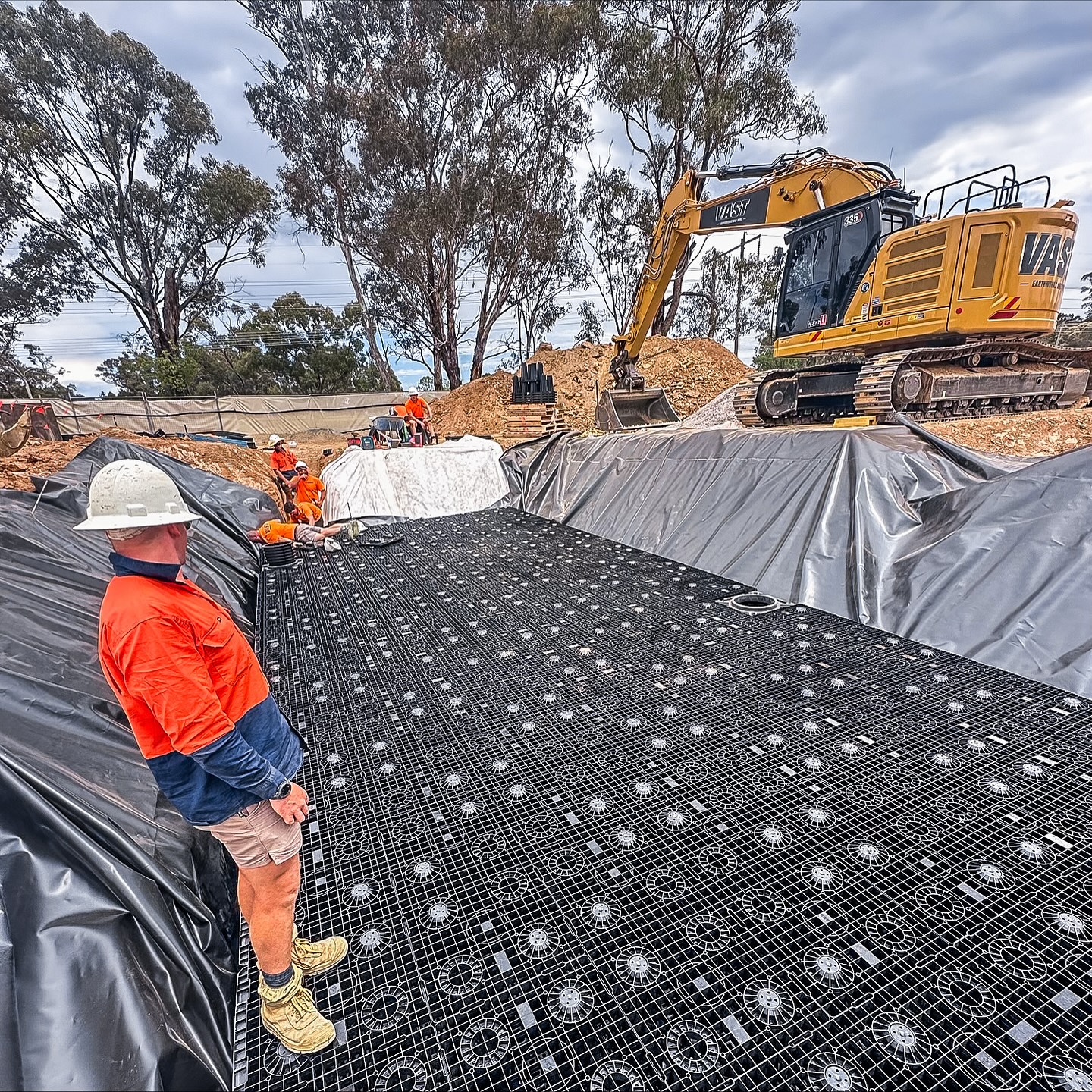 Works are progressing nicely out at our Watson project with bulk earthworks now predominantly complete and our civil hydraulics following suit. Final works to our 1200 stormwater coming up and civil pavements going into the new year 🙌🏽