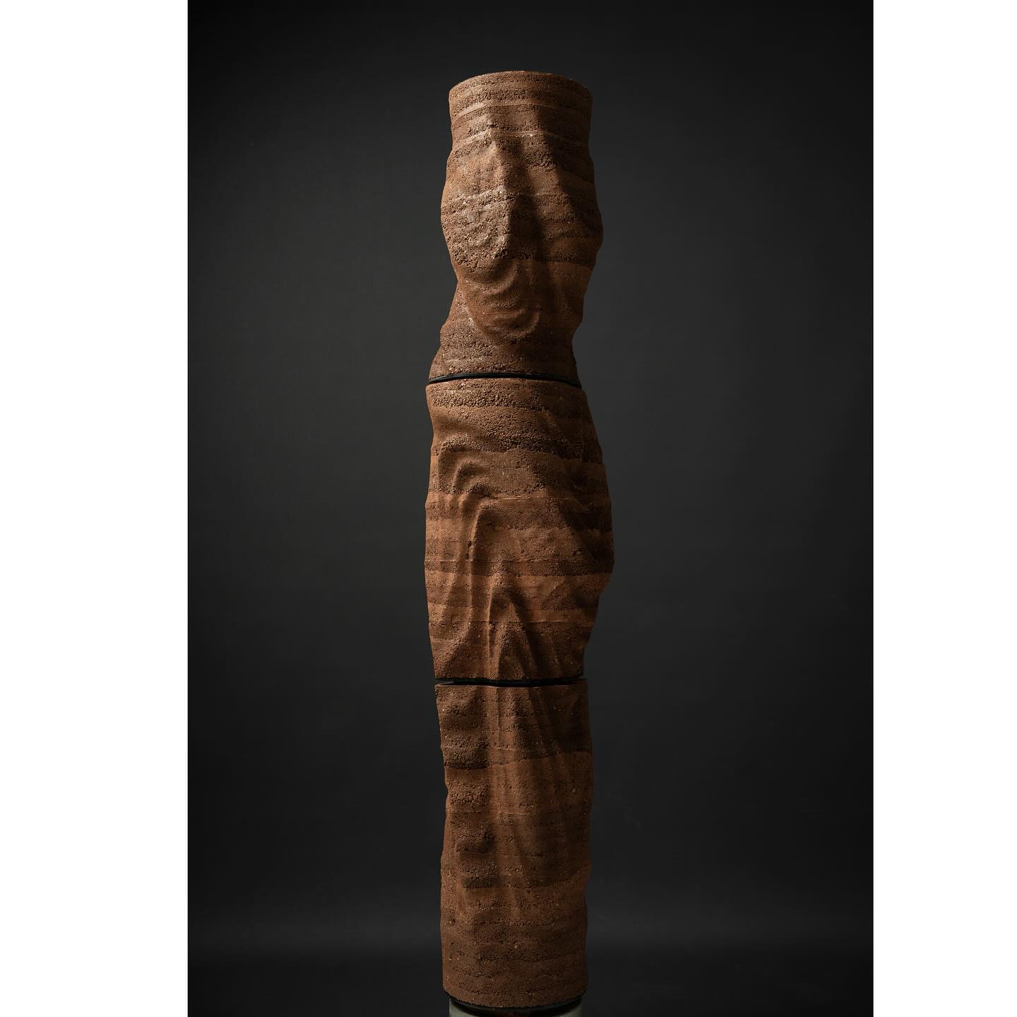 As our exhibition is being dismantled, there are still works we deeply love and haven’t yet shared. Creating with such a large collective inevitably produces an abundance of stories, layers, and moments to be made visible. Cosmic Cores by Solidified & Mono Earth is one of those quietly powerful works drawing our gaze both to the depths of the earth and toward distant, imagined planets.
What is the first thing humanity does when it discovers a new planet or star? We take soil samples to understand it. In this sculpture, they explore the intersection of art and science through rammed earth and clay printing techniques. Inspired by the extraction of core samples from newly discovered celestial bodies, they delve into their depths to uncover hidden narratives. The stratified textures of compressed earth echo planetary surfaces, while clay printing captures the intricate details of geological time.
Within Grounded, Cosmic Cores stands at the threshold between our curiosity for the land’s deep history and our imagination for future possibilities. These soil sample blocks become archives of the earth reinterpreted as expressive forms through parametric design processes inviting us to reflect on what lies beneath, both materially and cosmically.
🎥 Ilay Bilge Sen
Kozmik Çekirdek / Cosmic Core, 2025, rammed earth sculptures, 150 kg / R:33x170 (y) cm
Solidified & Mono Earth