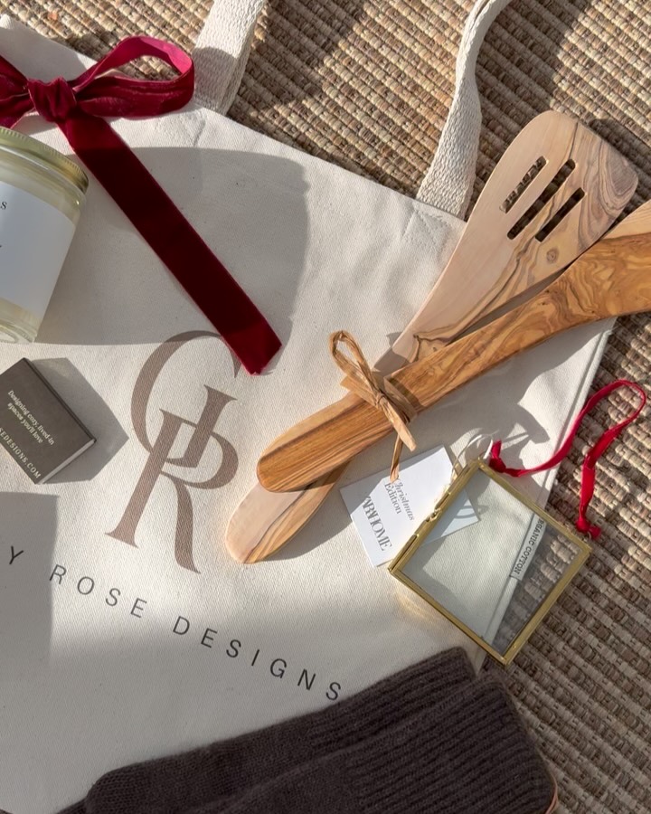 HOLIDAY GIVEAWAY *now closed 12/18*🥀
I’m giving away one GRD tote bag filled with my favorite things for the holiday season!!!
Inside you’ll find cashmere gloves, olive-wood spatulas, Oak Essentials Ritual Oil, a Catskills candle, and a picture-frame ornament—over a $200 value 🤍
How to enter:
— Follow @gennyrosedesigns & like this post
— Tag a friend in the comments who’d love this gift
— Bonus entry if you share this post to your stories!
Entries close December 17th. Winner announced on December 18th ♥️
xx, Genny