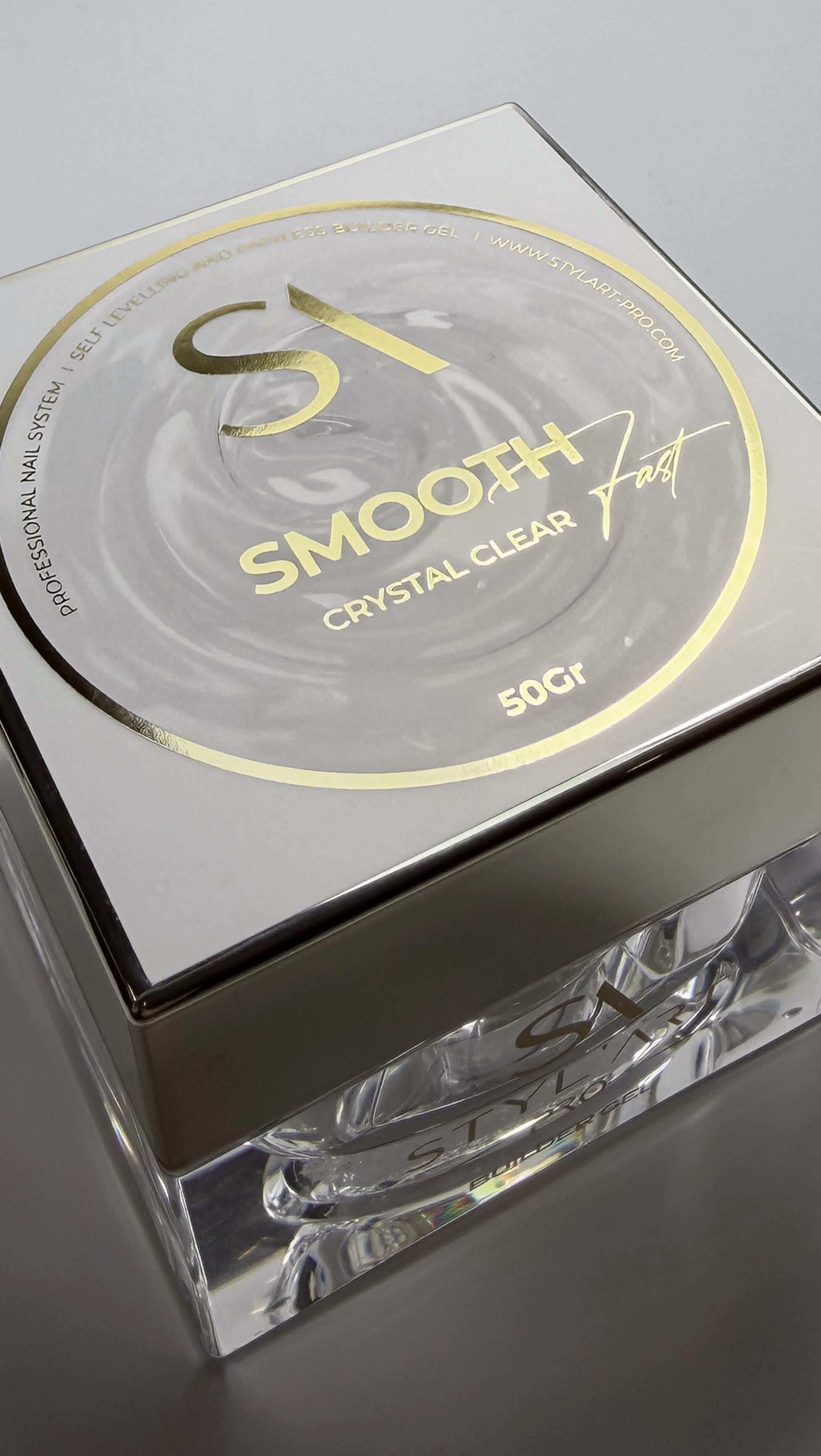 Nous avons 2 nouveautés à vous présenter ce soir 🤩
▪️ La première, c'est la version plus liquide de notre tant apprécié 𝙎𝙈𝙊𝙊𝙏𝙃 𝘾𝙧𝙮𝙨𝙩𝙖𝙡 𝘾𝙡𝙚𝙖𝙧, Le 𝗖𝗿𝘆𝘀𝘁𝗮𝗹 𝗖𝗹𝗲𝗮𝗿 𝗙𝗮𝘀𝘁 conserve exactement les mêmes propriétés et la même transparence tout en ayant une viscosité plus liquide et toujours sans chauffe, idéal pour les chevronnés de la rapidité ! Il est disponible en contenance de 50G, au prix de 45,90€
▪️ La seconde bonne nouvelle, et certainement la plus attendue ! Nous avons rentré casiment toutes les références de notre gamme 𝙎𝙈𝙊𝙊𝙏𝙃 𝙇𝙞𝙣𝙚 en 50G 🙌
Tout est déjà disponible sur notre site en ligne sur www.stylart-pro.com 🛍️
🎥 Crédits vidéo : @emmy_beautynails