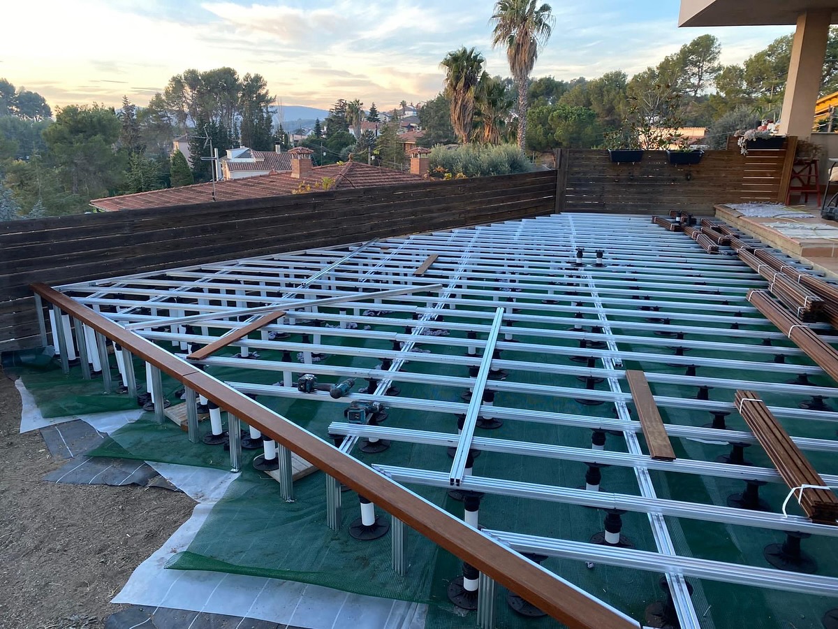 Swipe 👉👉to see a seamless transformation in luxury outdoor living.
Exterpark decking installed and supplied by Modern Arc Building Products where premium materials meet elevated craftsmanship.
#LuxuryDecking #Exterpark #ModernArc #OutdoorLuxury #PremiumMaterials #HighEndDesign #LuxuryRenovation