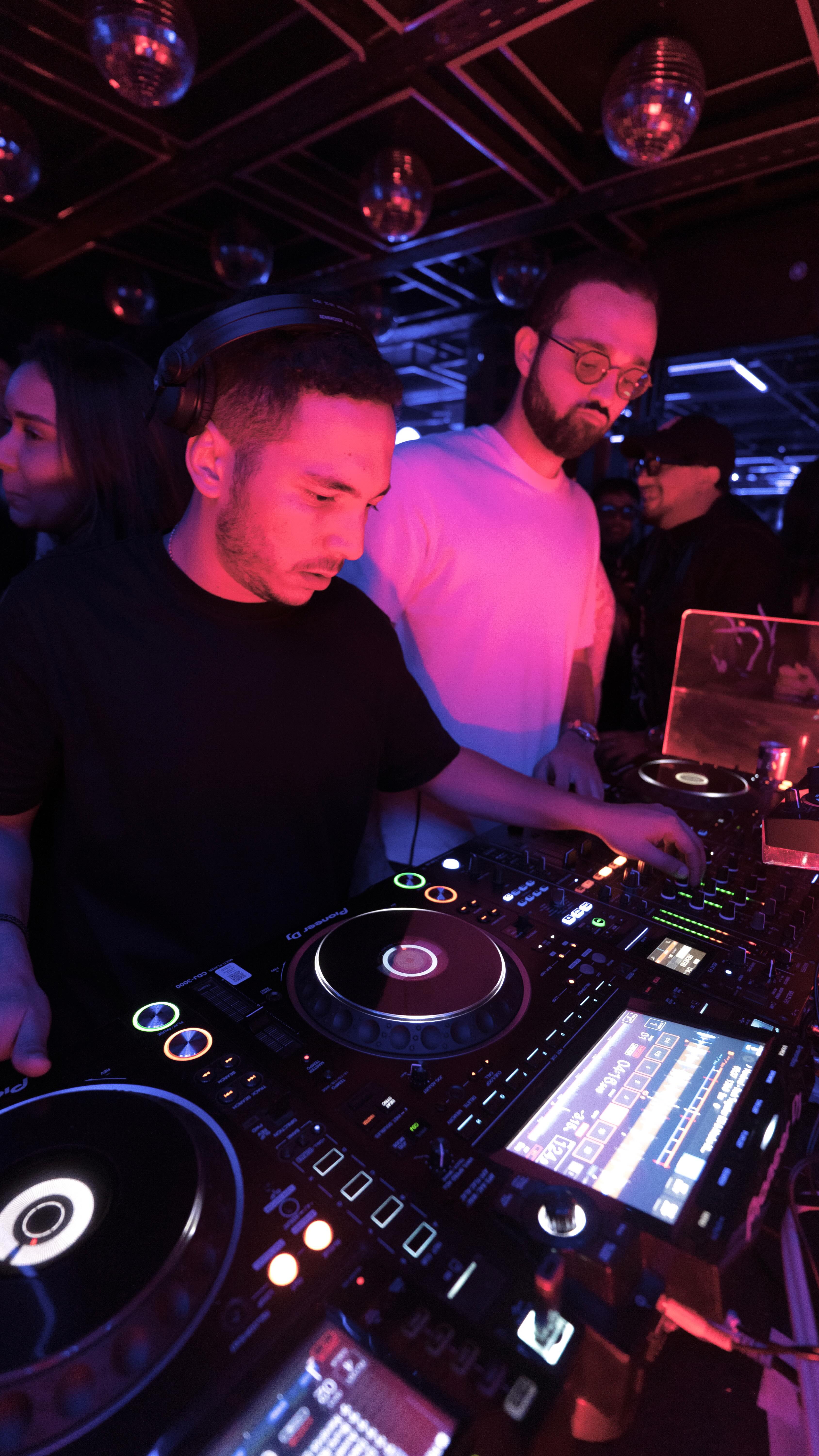 A duo that lit up the whole room. ✨
Massive thanks to @didissalami and @boutadil_ for the wild energy on the decks 🎧
———————————————-
Reservation : 06 62 62 64 23
———————————————-
Join the tribe @redhouserabat