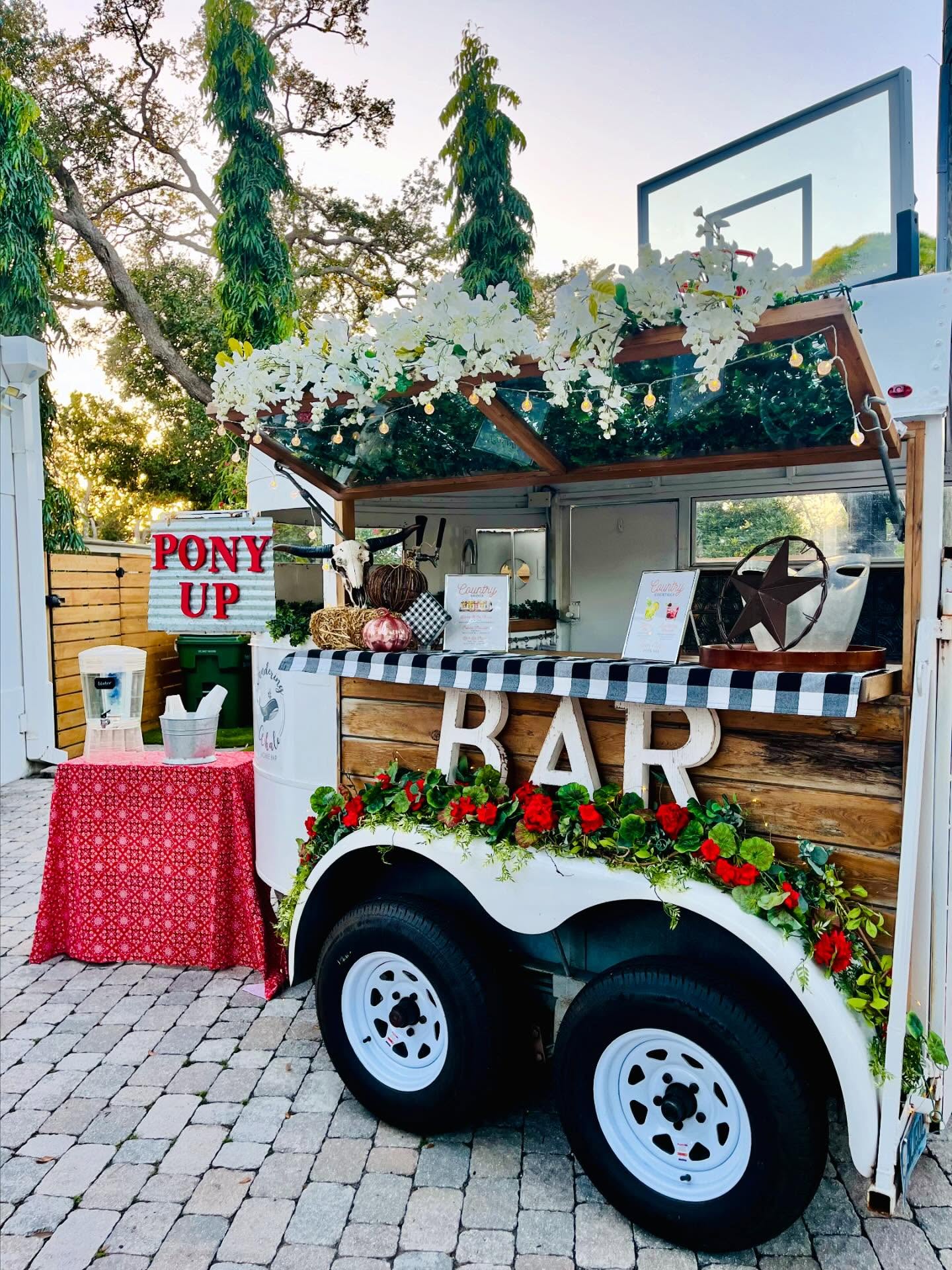 Trailer Mobile Bar with a country twist for this birthday hoedown! 🤠
@growinglittlemartins