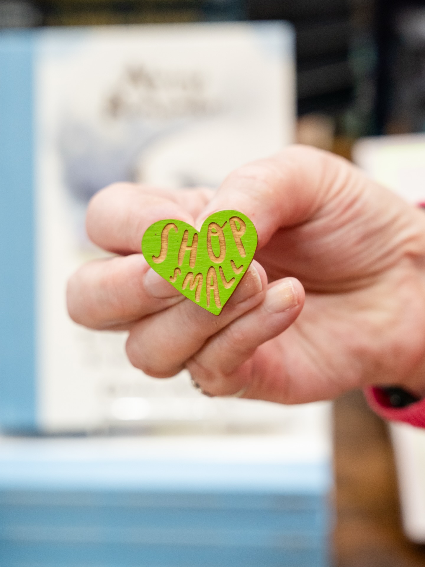 Small Business Saturday is all about celebrating the heart of downtown Staunton—because let’s be honest, our little corner of Virginia is a full-on small business treasure trove.
The Book Dragon Shop and October Grace Media recently teamed up to highlight the magic of shopping local on Small Business Saturday, where every purchase supports dreams, stories, and the community we all love.
Whether you’re discovering your next favorite read or supporting the shops that make this town special, every time you shop local, you ensure Staunton thrives.
Small Business Saturday is November 29th. Drop by for a cozy browse, friendly faces, and a perfect excuse to pick up something new to enjoy.
Photographer/Content Creator | @octobergracemedia
Best Small Town in VA | @visitstaunton @stauntondowntown
Curator of Literary Surprises | @thebookdragonshop