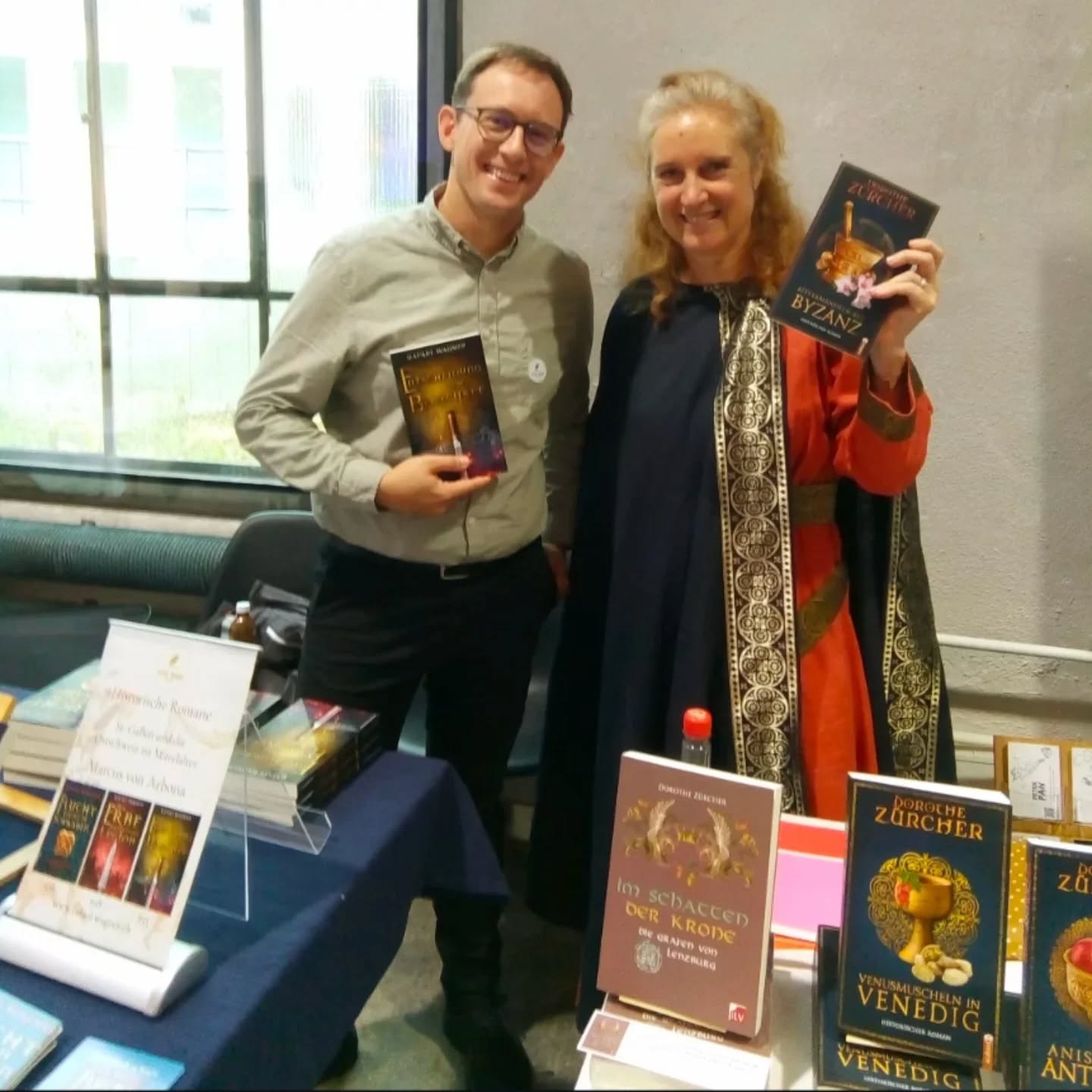 Fantastica 2025. Inmitten fantastischer Bücher mit @dorothe_zurcher_autorin und vielen anderen wunderbaren Buchmenschen 🤗
@fantastica_stgallen
#historischeromane #mittelalterroman #stgallen