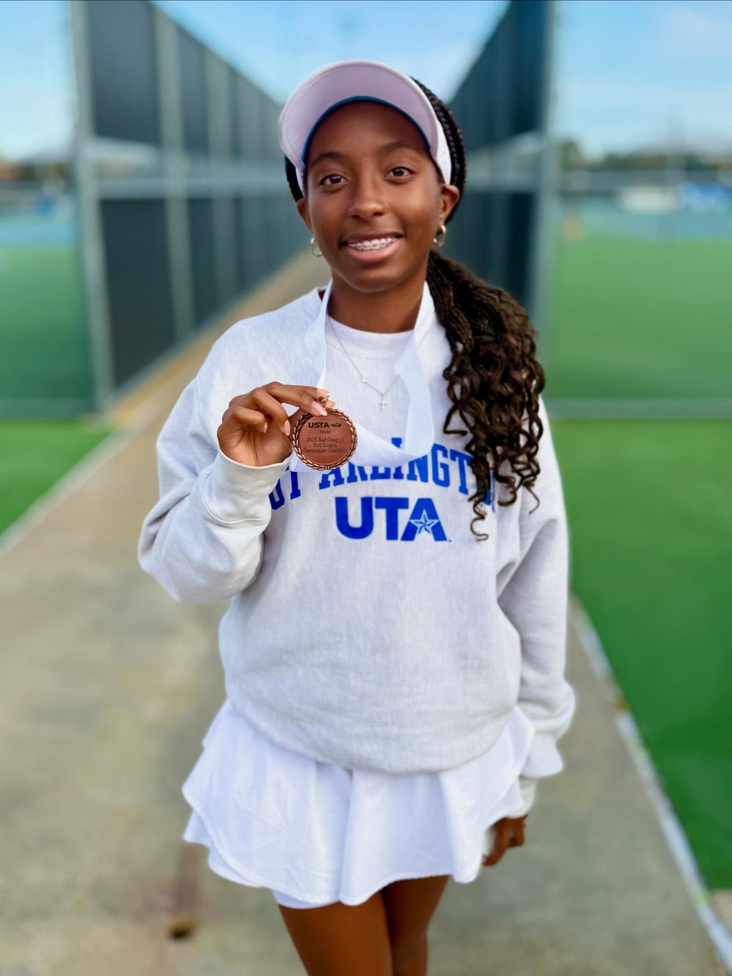 Congratulations Lauryn!!🏅🥳
Lauryn placed 3rd at the Bad Dog Denton L5 16u tournament! She showed great work, consistency, and mental toughness. Hard work pays off, keep it up!! 🔥💪
#DallasNJTL #DallasTennis
