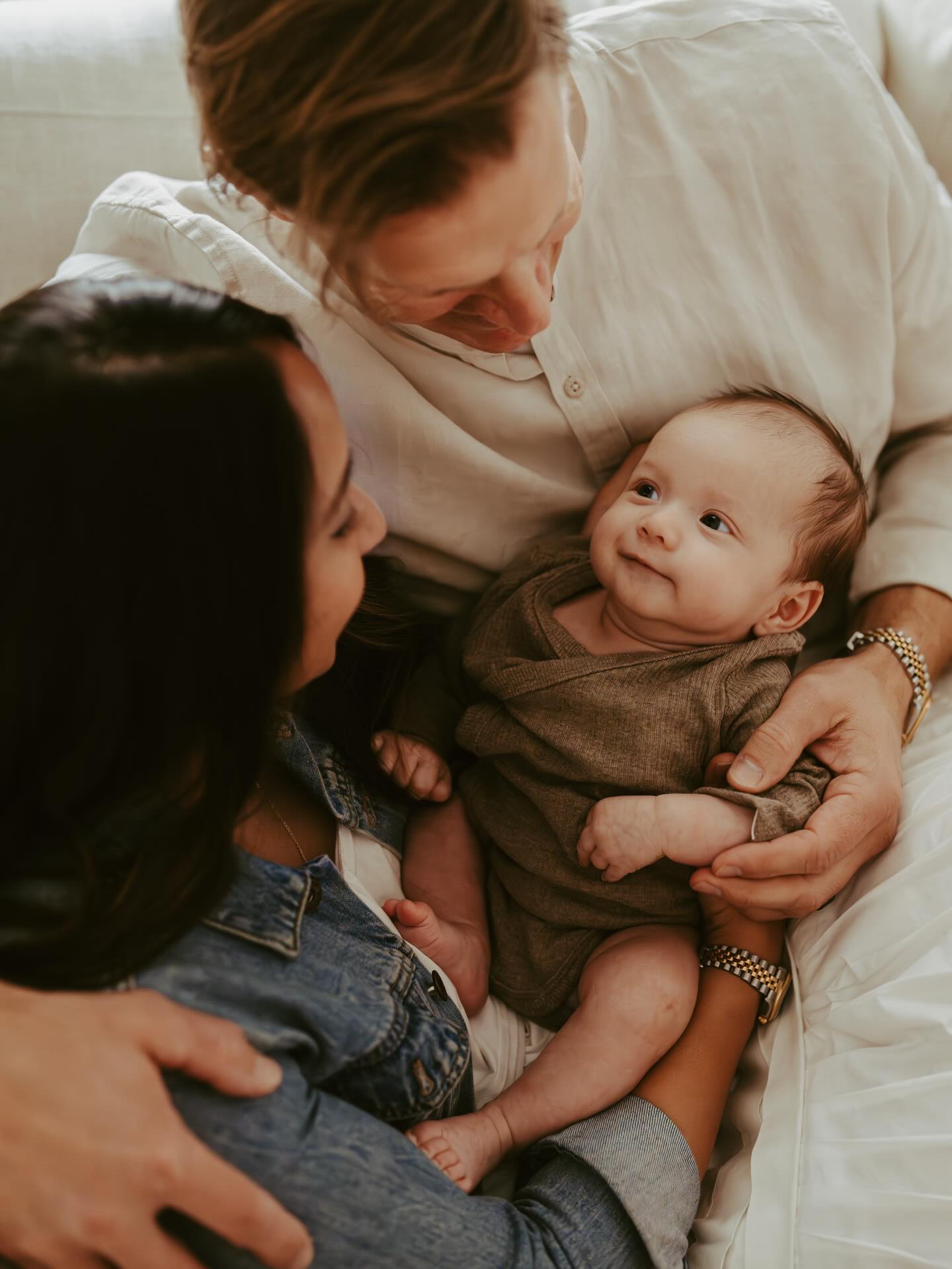 Who said December was allowed to fly by this quick?! How is Christmas next week, can someone please tell me?! My little cousin almost became my birthday twin, and I had the joy of doing his newborn photos! His mom threw up the tree and we enjoyed watching the first flakes of the season outside the window as we froze time inside to capture all the newborn bliss!