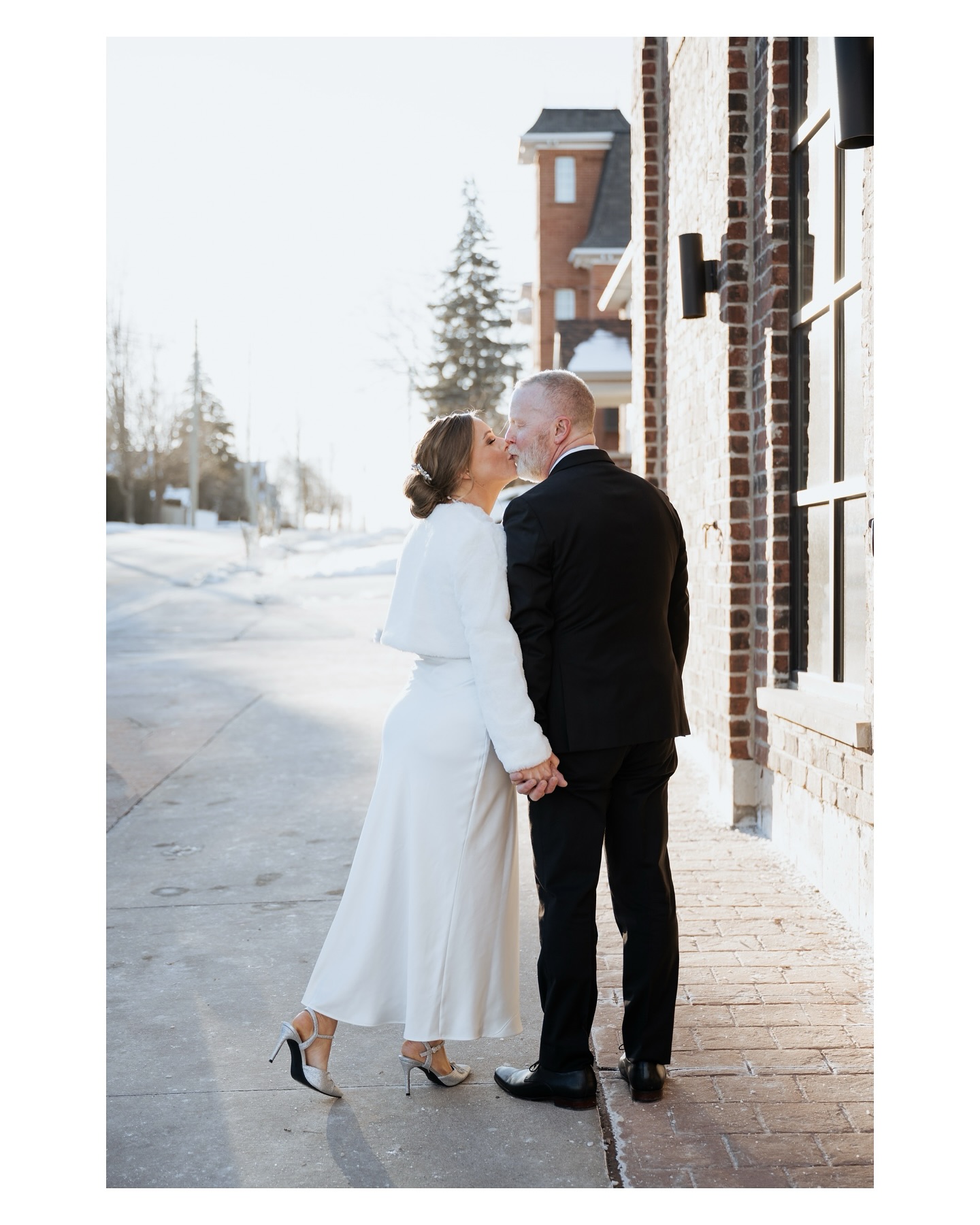 There’s something about winter weddings that I’ll never get over. While I adore a warm summer celebration, winter weddings have this intimate, cozy magic that feels completely unmatched. The quiet moments, the soft light, the way everyone leans in a little closer, it’s a dream to photograph.
If you’re planning a winter wedding, I hope our paths cross. I’d love to document every beautiful, bundled-up moment.