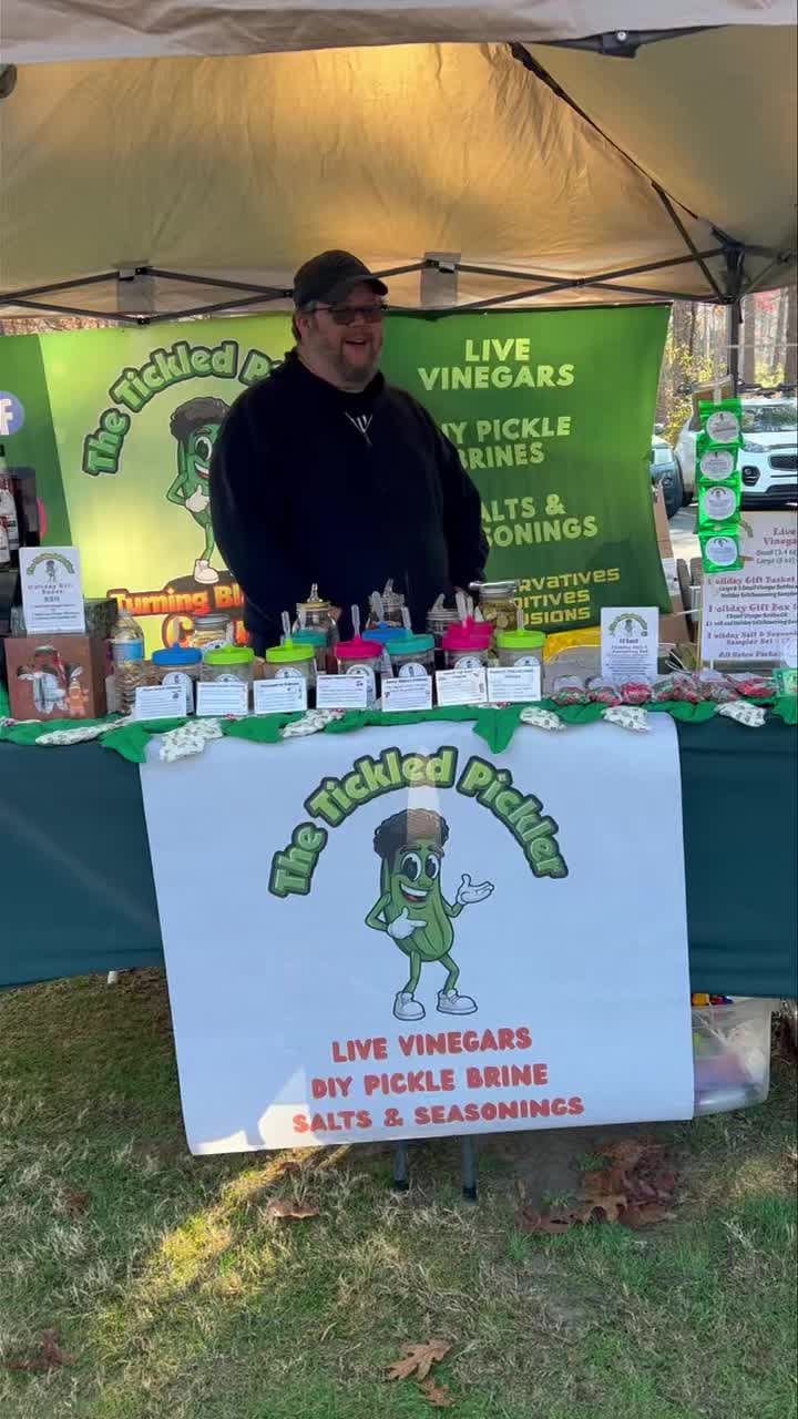 🎄✨ Holiday Market Alert — TODAY! ✨🎄
We’re at the Dunwoody Farmers Market HOLIDAY MARKET TODAY from 9 AM–12 PM and it’s our last public appearance of the year! 🥲❤️
🎁 Holiday goodies at our booth:
• $7 Stocking Stuffers
• $20 Variety Packs
• $50 Gift Baskets (perfect for food lovers!)
• 🍯🥒 LIMITED DIY Sweet Pickle Brines — first come, first serve!
If you’ve been meaning to stock up or grab a unique, gut-happy gift, this is your sign ✨
Can’t make it today? Everything is always available on our website 💻
📍 Dunwoody Farmers Market
⏰ Today | 9–12
🎄 Come sip, sample, and shop small with us!