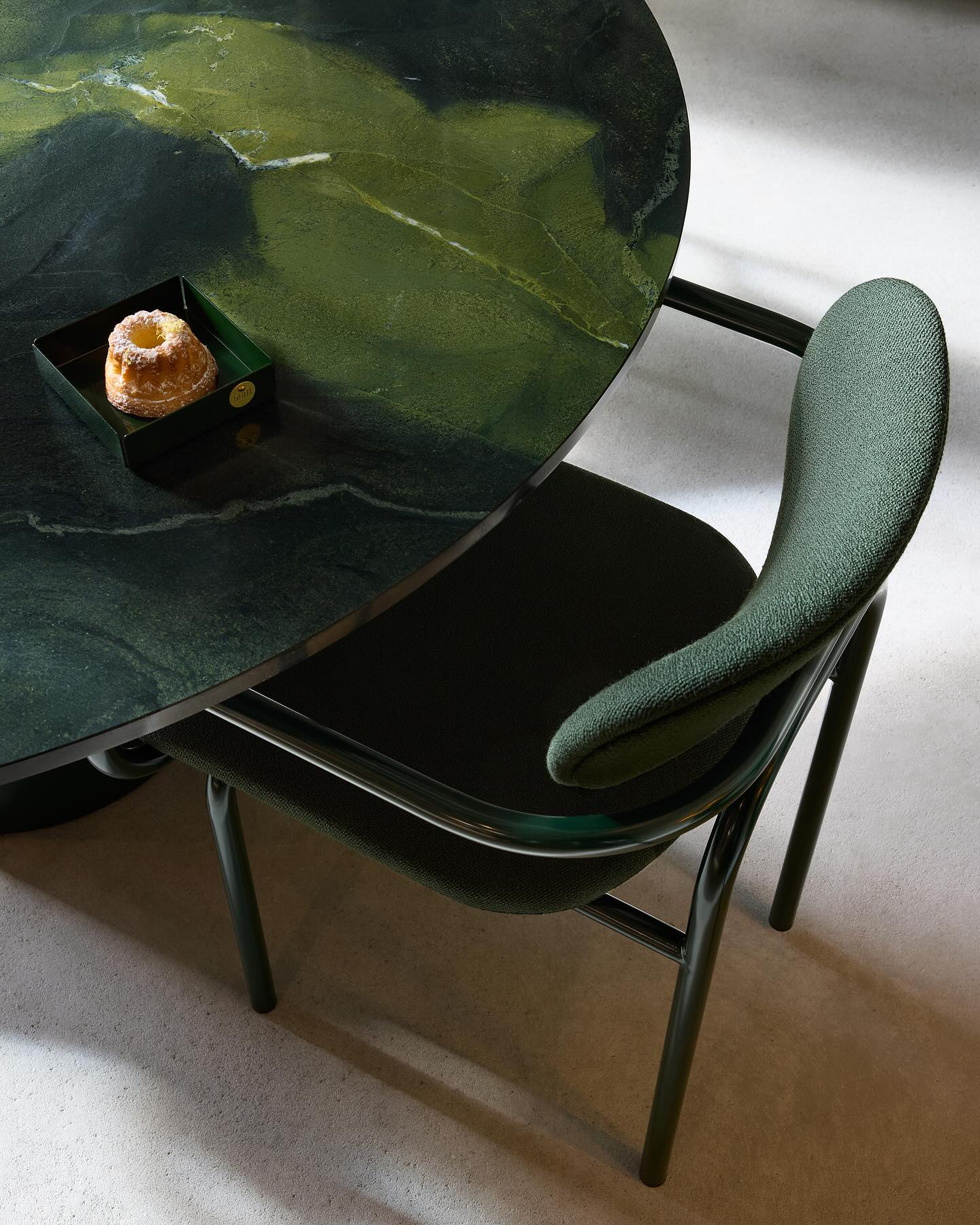 DOUBLE U ARMCHAIR UPHOLSTERED & U TURN AVOCATUS TABLE
All shades of green.
Photo @anne_deppe