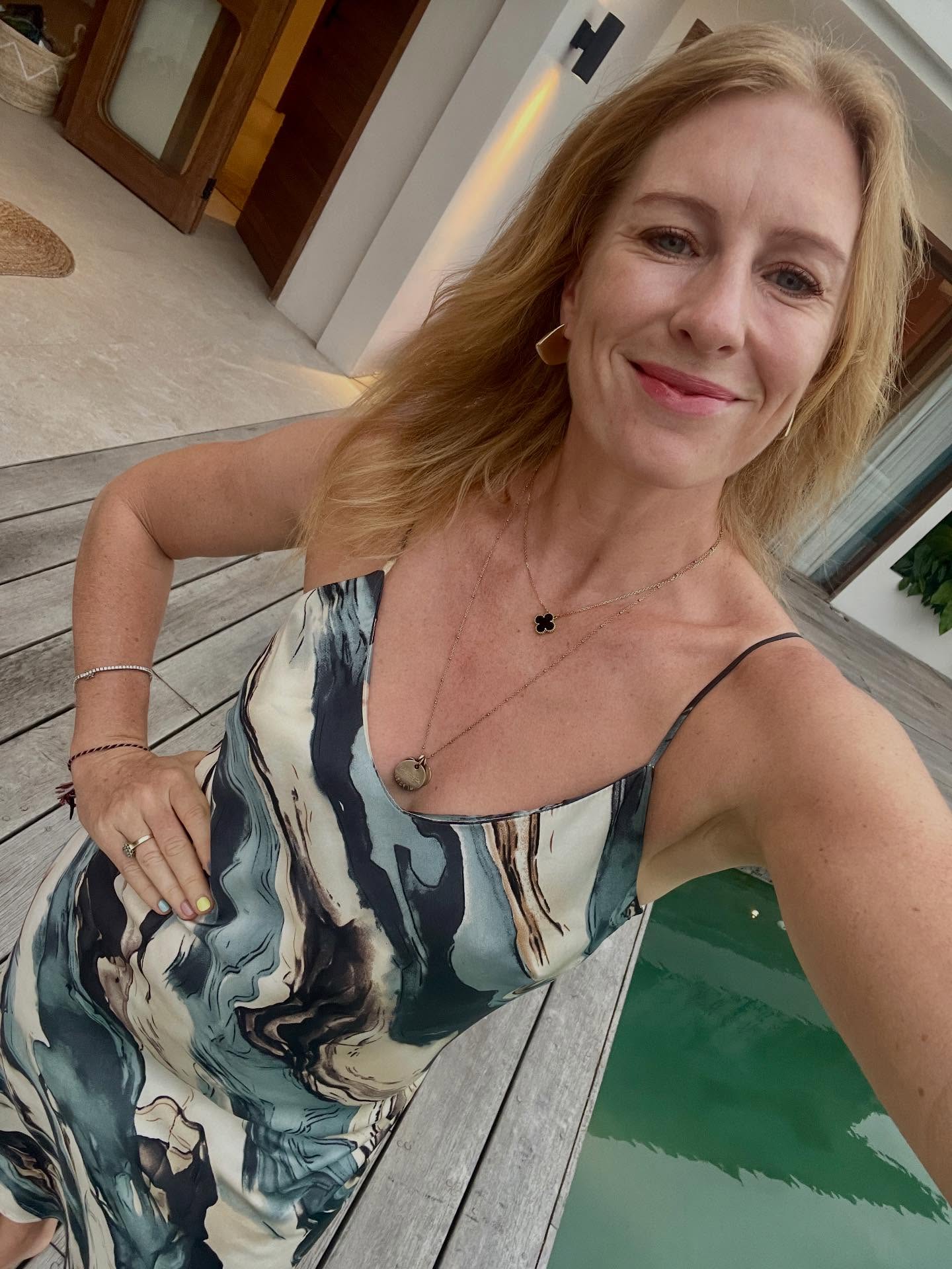 🌎 Life recently…
Getting a dress on that makes you feel good, and going out to the *best* Italian restaurant around - immediately transported, insane pasta, limoncello left on the table - what more do you need?
Quiet beaches, with actually really nice family time.
Beach art, something my mum would have made us do back in the day. Kids loved it.
The wintering season is deep in me, even in Bali. This chicken soup cooked on a Monday made my lunches easy, delicious + warming
Reading ‘Death: only for those who shall die’ by Sadguru at the moment. It’s honestly profound, and helping me a lot with my thoughts right now as my dad is very ill. Recommended for anyone who knows that not talking about it, not preparing, not thinking about death (and life) isn’t enough.
Teaching my daughter to wire a plug - she knows more than me now!
Balinese daily essentials
Club Mamawell doing things that don’t want to and watching it impact their daily lives (Pssst I have a special offer right now, 2 weeks free on everything)
Daily outfits, perfect for bike, school, catchups - linen shirt and shorts on repeat.
‘Tables are waiting for you’ - I’m feeling a shift in energy, ready for a new challenge, have an idea for something I really want to study (not fitness related!) and I think this quote is really comforting. We still have time, just got to action it.
🩷🩷🩷 Thanks for being here on my page, I’m really enjoying all the chats in DM. I saw an insight from Matt Haig the other day (who I love) which was essentially about this algo wanting everyone to post the same things on repeat and that was the very opposite of creativity and human nature (or words similar to that) and it struck hard with me as I have lots of facets of ME that I like sharing, from fitness to mindset and food and family life. This cannot be just rinse and repeated, so I’m really glad I’m not doing that and just going with the flow - even if it means less of it gets seen. Hope that makes sense, and anyway, thanks for being here!
Rosie xx