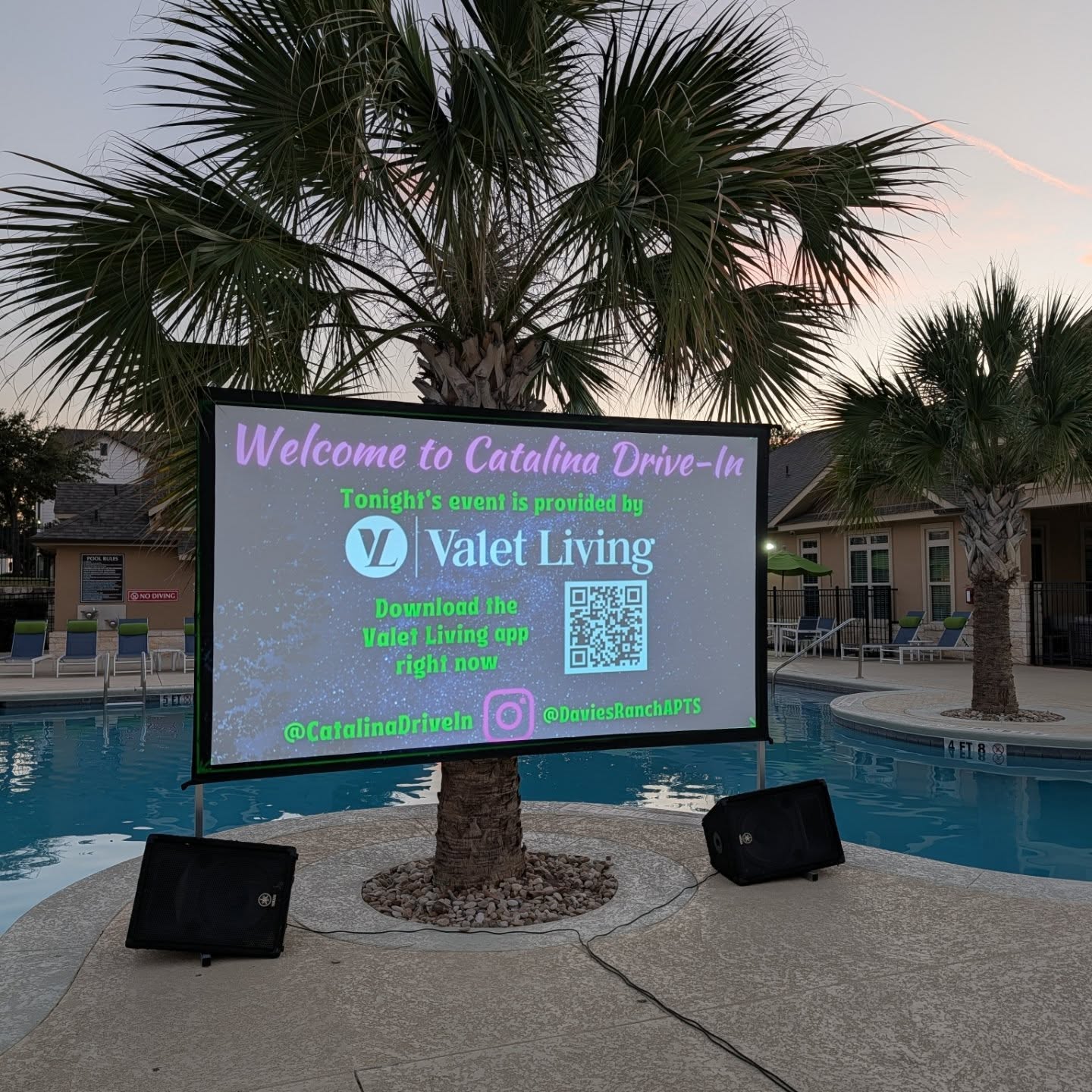 Flash back to Halloween at @daviesranchapts and a HUGE shout out to @valetliving for making this event happen with their generous sponsorship.
🖤🍿👻🍿🖤
Looking forward to our next big movie night at Davies Ranch and at your community soon too!
#austinapartments
#austin #residentevents #movienight #poolside #halloweenparty #apartmentlife