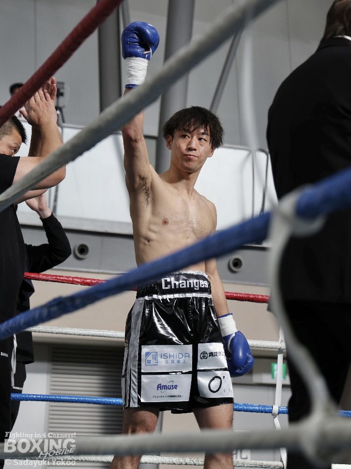 【阿部樹、試合結果】
2R 0分 28秒 TKO負け
試合:開始直後、佐藤がカウンターの左ストレートで一度目のダウンを奪う。立ち上がる阿部に再び佐藤の左ストレートがヒットし二度目のダウン。2回、開始直後右フック左ストレートでプレッシャーをかけた佐藤が阿部をロープに詰め、パンチをまとめたところでダメージを見たレフェリーが試合を止めた。
ボクシングモバイル様の記事より引用
応援してくださった皆様、心より感謝申し上げます。
これからも一歩ずつ前進してまいります。
必ず立ち上がり、皆様に良いご報告ができるよう努めます。
#ボクシング
#試合結果
#名古屋