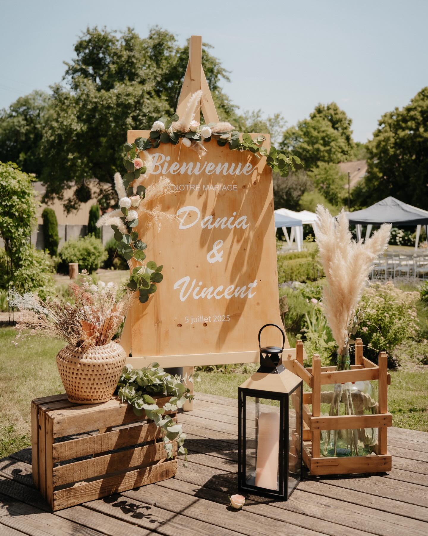 Retour en image sur un mariage célébré cet été dans notre jardin à La Commanderie. Une cérémonie laïque tout en douceur et un moment de partage au cœur d’un décor naturel et apaisant. ✨
#lacommanderie #mariage #wedding
