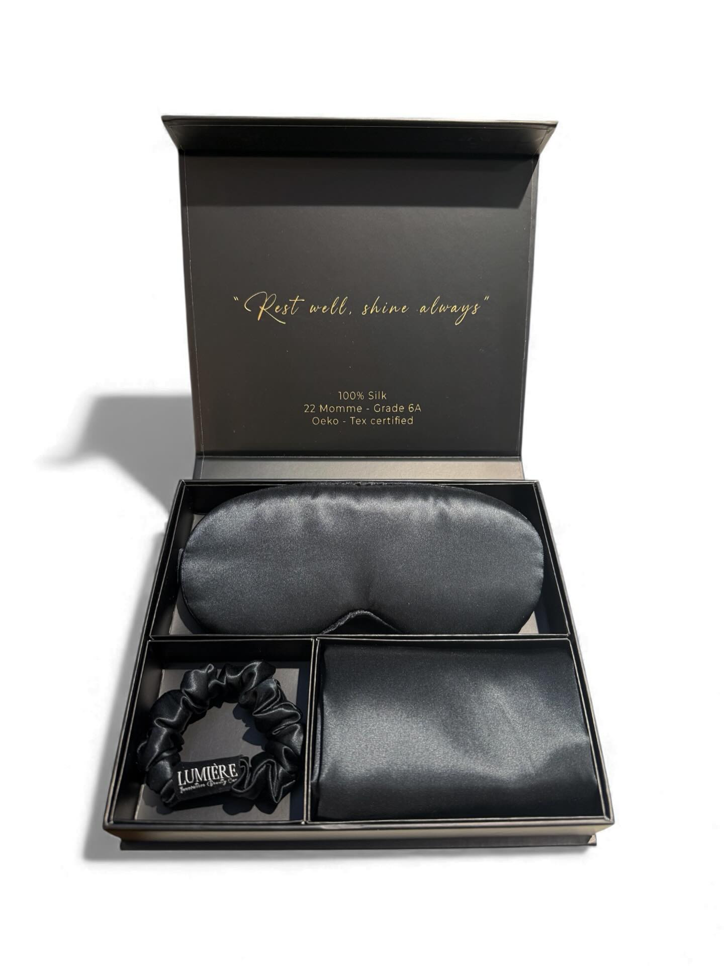 Silk Set “black edition” 🖤
Seta shiny 100 % - 22 mommes
Grade 6A
• federa
• mascherina notte 3d
• elastico per i capelli
#silk#silkpillowcases#silkpillowcasebenefits#skincare
