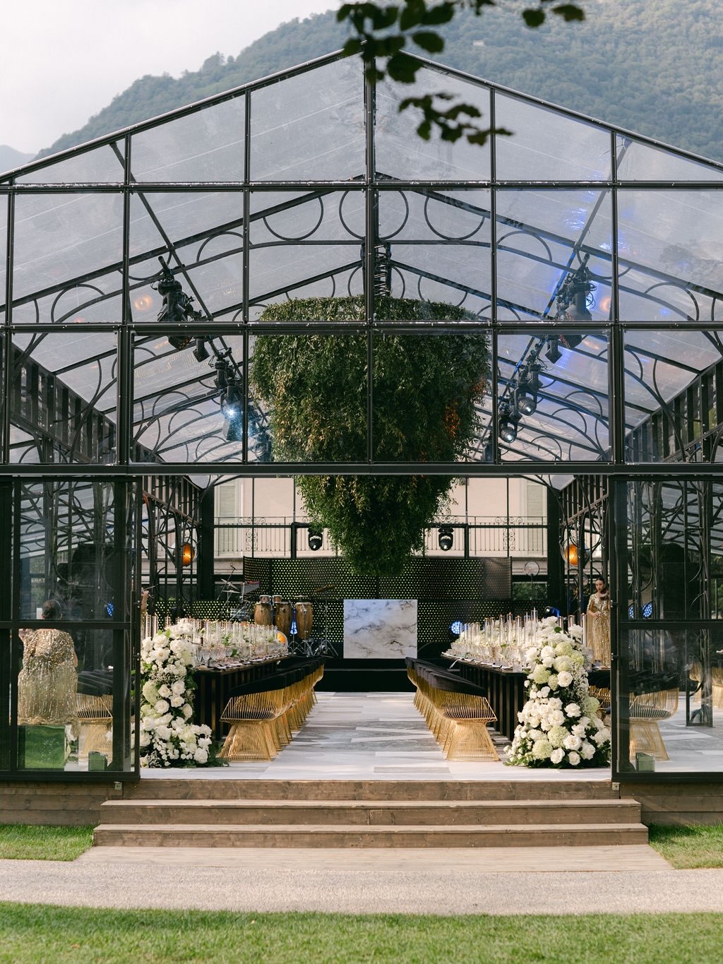 Forever reflecting on these lakeside moments…
From a beautiful meal under a stunning marquee to a party that had everyone dancing. A Villa Balbiano wedding at its finest!
Planning & Design: @daisyamodioevents
Venue: @villa_balbiano
Florals: @larrywalshe
Photography: @katiejulia_
Videography: @bordonifilms
Production: @blunotteventi
Entertainment: @nuart_events