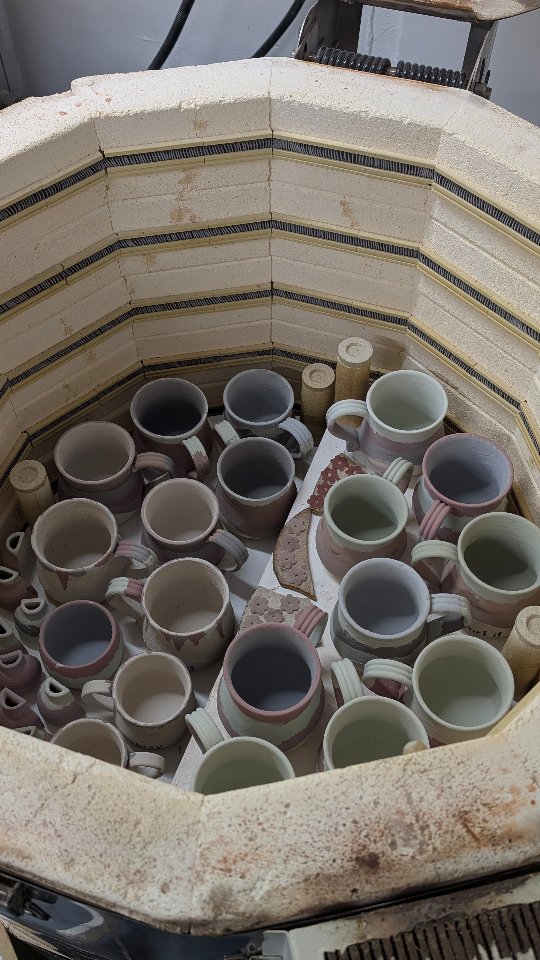 Who's ready for more mugs to drop 🍵
Haven't been able to make these fast enough for you but don't fret they are on their way - I have a bunch in the kiln getting toasty - pray to the kiln gods for me 🤞🏼🤞🏼
#ceramics #mugs