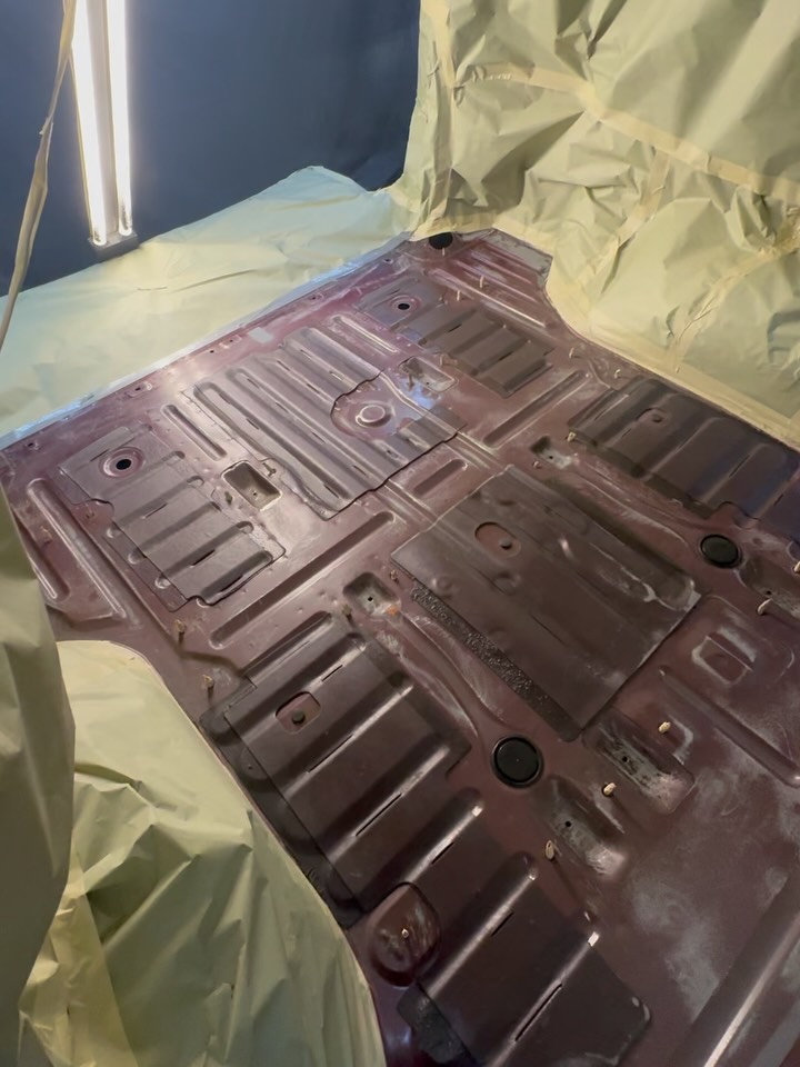 LINEX the floor of this Toyota Land Cruiser to get it ready for some new adventures. Easy cleaning 🧼 and sound dampening 🔈.
#linexsandiego #linexsd #linex