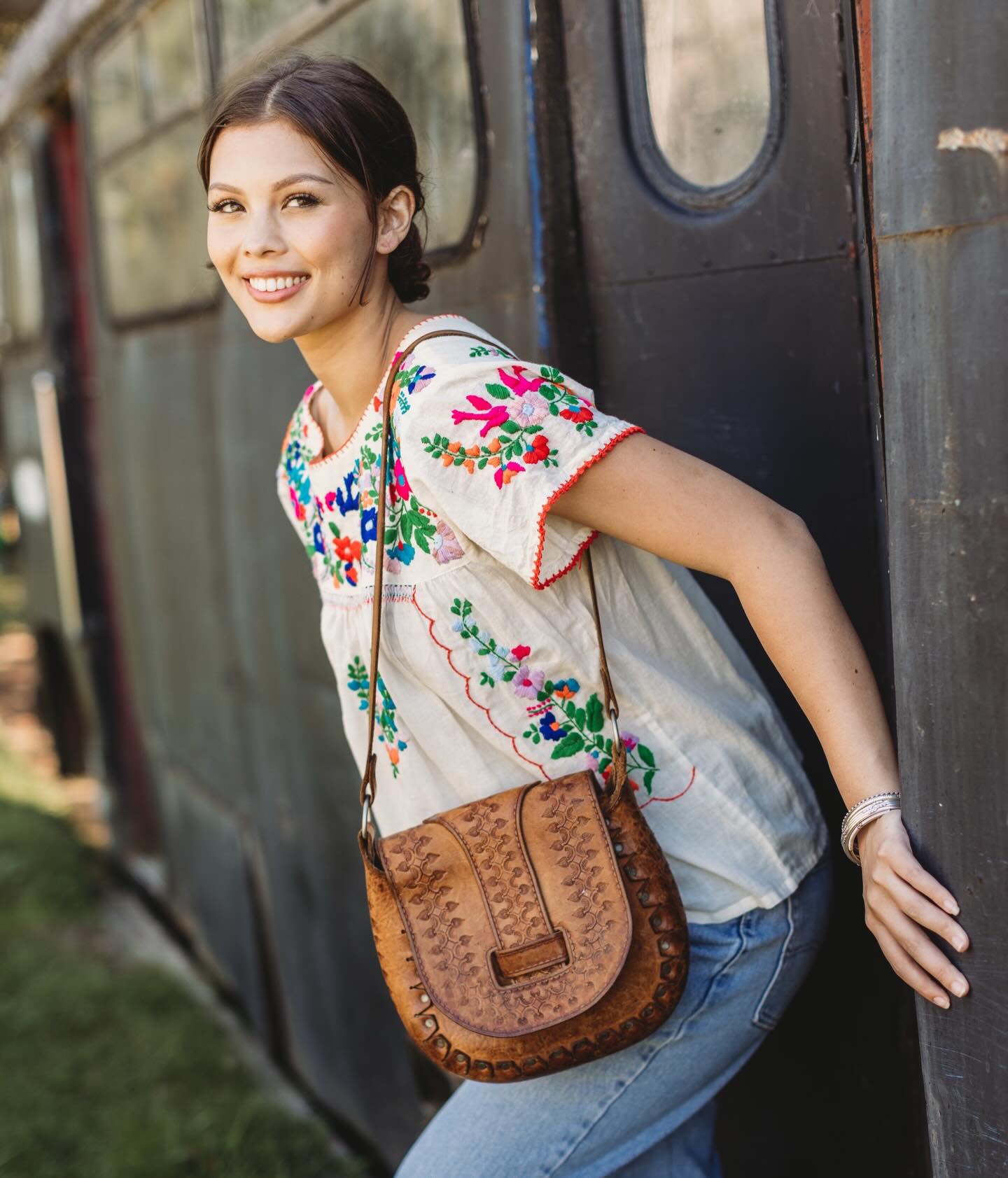 Just wanted to take a moment to thank you all so much for your support again this year. I truly love creating and doing what I do, and I’m so grateful for each and every one of you who supports me and is part of this journey 🤍
Just a little heads-up that postage will pause from 23rd December until 3 January, when we’ll resume as usual. Any orders placed over the New Year period will be sent out on the 3rd.
I’m offering FREE upgrade to express on ALL Aust orders until Sunday x ✨
.
.
.
.
.
.
.
.
.
.
#folkembroidery #textileart #embroideredblouse