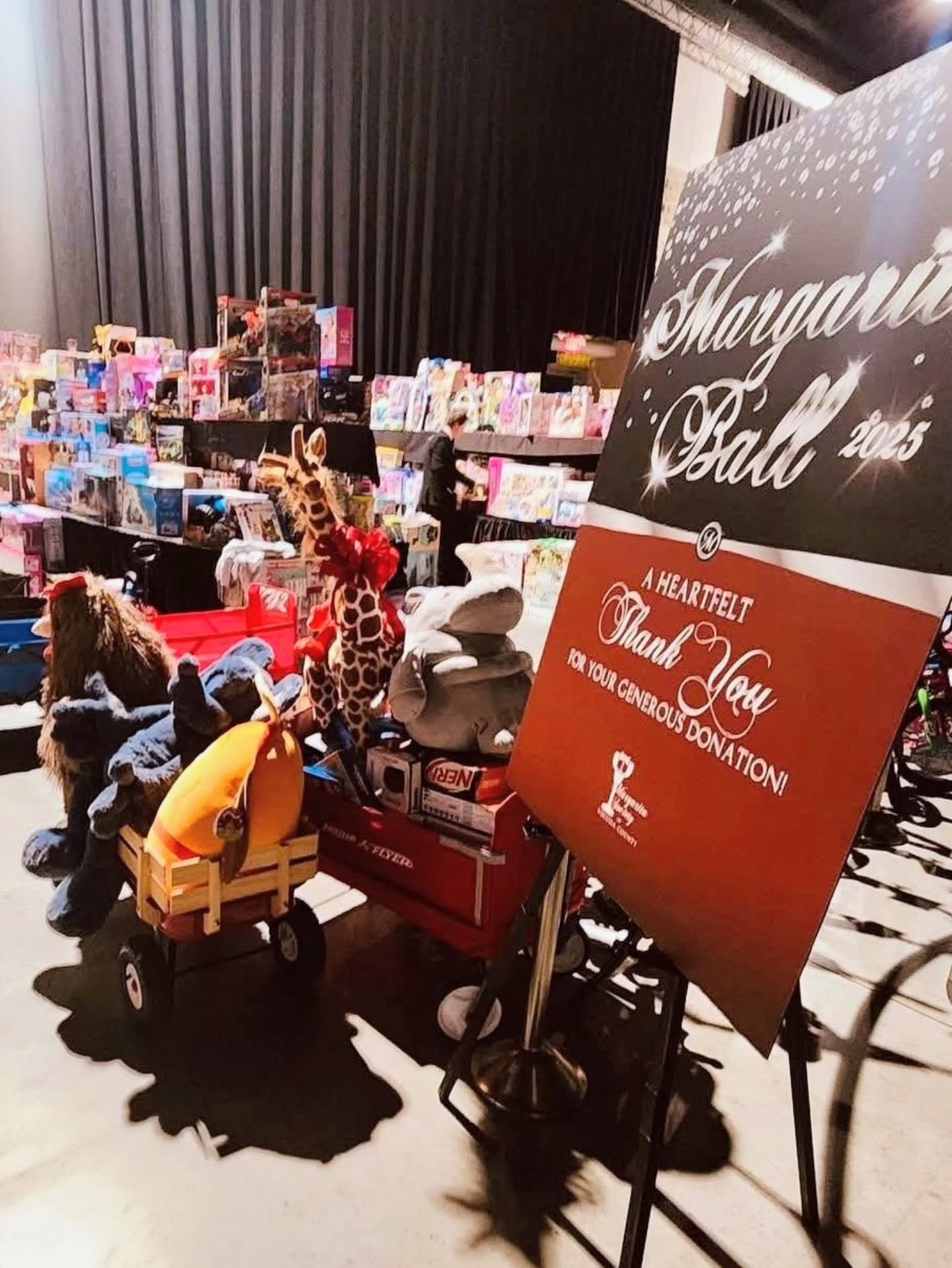 It definitely felt like everyone in Volusia County was at the Margarita Ball last night, including Fun Coast Bartending! If you had a drink, chances are we poured it!
For larger events, the Ocean Center calls on us to provide additional staff. Saturday was one of those times! Our 8-person crew helped set up, poured drinks, then broke down alongside the Ocean Center team.
A great night for a great cause in Daytona Beach!