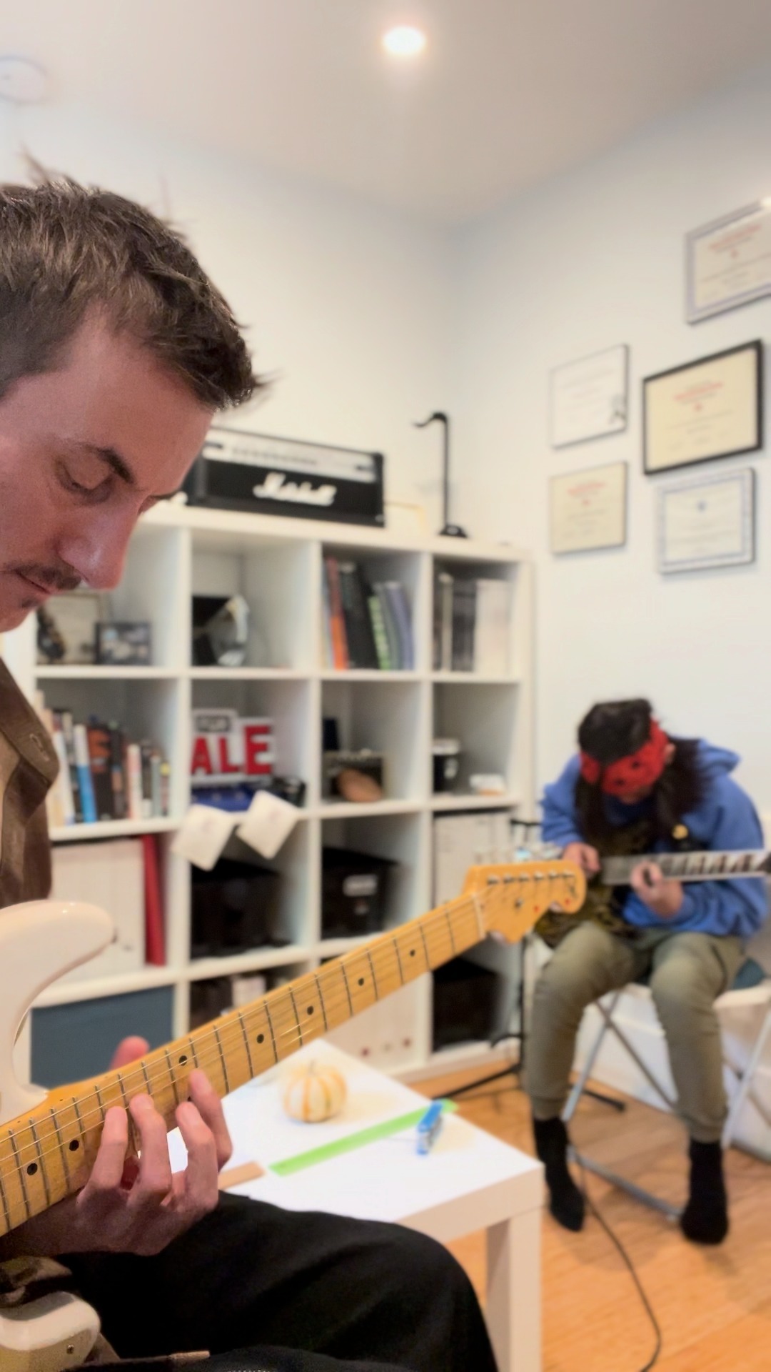 Just had fun recording this fast picking lick with one of my students 🤘
Inspired by Troy Grady’s Cracking the Code. And YES, you can learn to play like this way faster than you think.
If you want to build real speed and clean technique, my private lessons + bootcamps are open.
Link in bio to book!
#guitarlesson #guitartips #guitarteacher #speedpicking #guitarpractice #hollywoodguitartutor #guitarstudent #guitartechnic