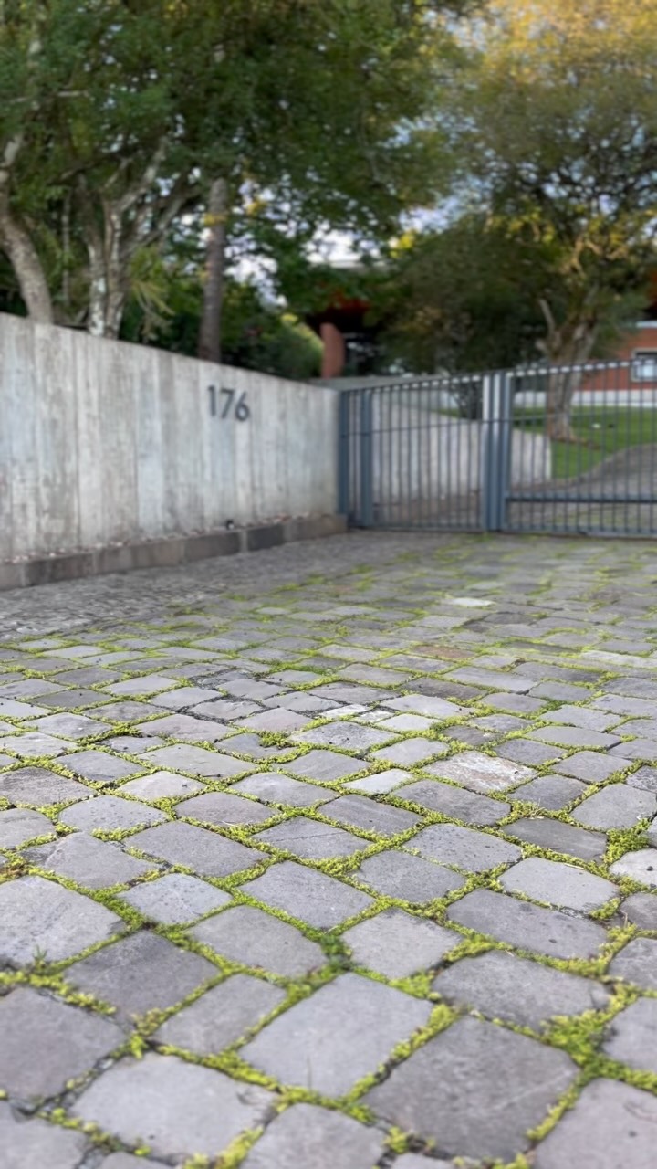 Casa Tesche, Gravataí, RS // Galeria 733
#architecture #brick #archlovers #tetodemadeira #cozy #tijoloavista #concretoaparente #brazilianarchitects #casaterrea #concrete #brickwall #lifestyle
_____________________________________________
+55 51 99606-0497
contato@galeria733.com.br
•
GALERIA 733