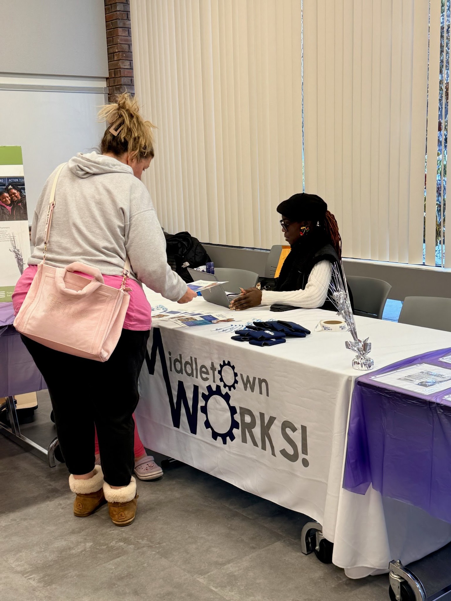 This past weekend Middletown WORKS was in community sharing resources. We have families that go between Meriden and Middletown and we still support them in their journey. Thank you T&T, LLC for inviting me to share what we do. And special shoutout to State Representative Hilda Santiago for stopping by!
.
.
#SingleParentNetwork #FamilyEngagement #WorkforceDevelopment #ThisisCommunity