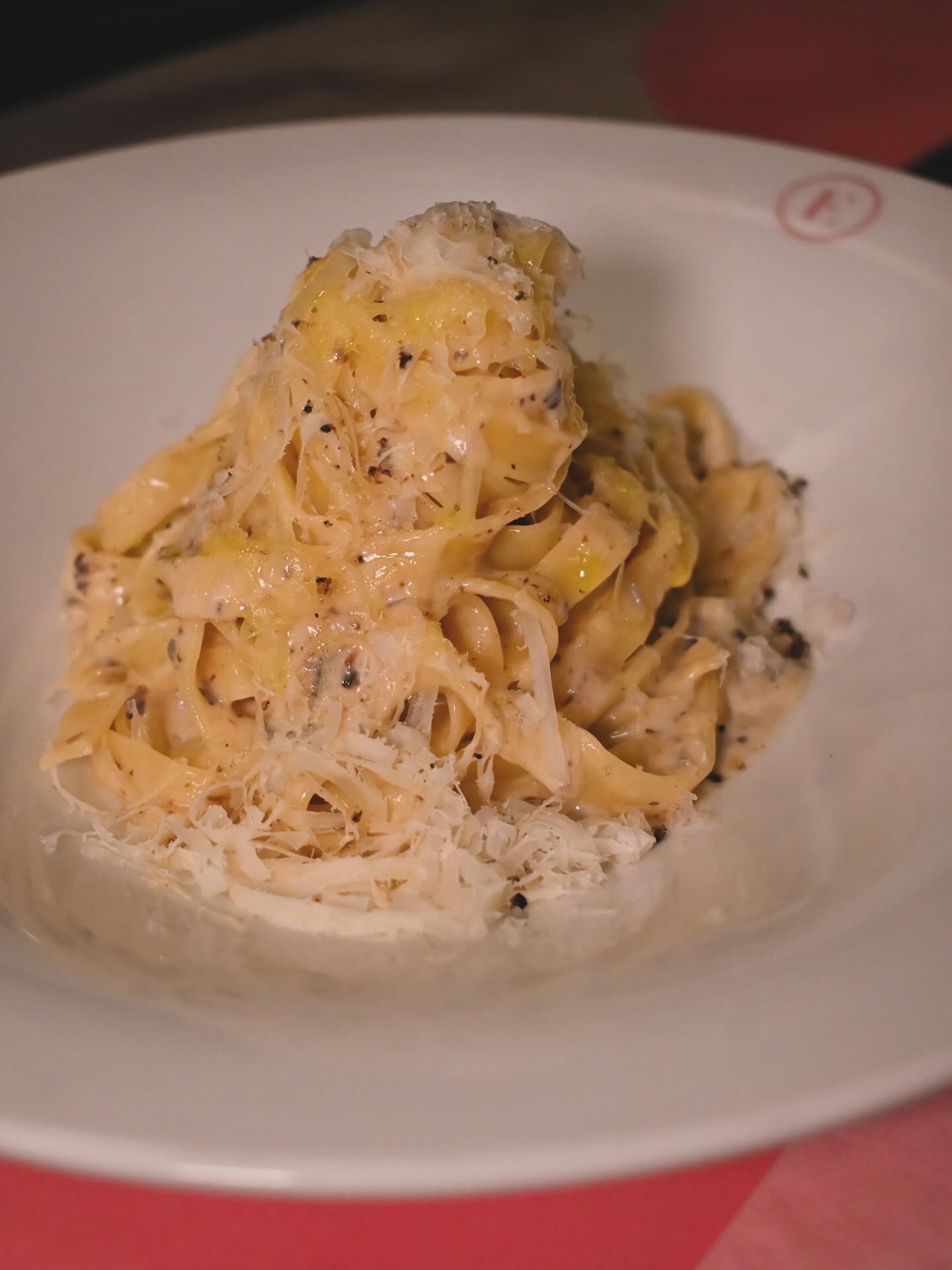 Pasta is the answer, no matter the question.
•
•
•
#pasta #spaghetti #foodie #italianfood #etienpizzabar #fridayvibes #pastalover #psychiko #voula
