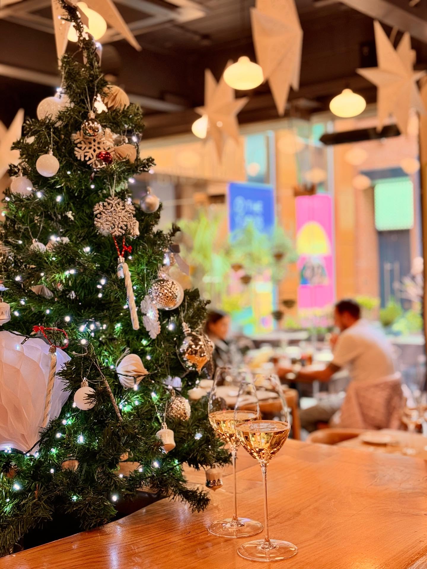 CHRISTMAS SEASON AT DALLA TERRA 🎄
Covent Garden is looking more magical than ever this Christmas. ✨
Cosy lights, festive ornaments, and a glass of something special waiting at the bar… the perfect way to ease into the holiday spirit.
Whether you’re joining us for winter wines, sharing food, a full Italian meal, or a catch-up with friends, our festive atmosphere is now in full swing.
Enjoy our 3-course Italian meal from £24, available all day throughout the season.
🎄 Walk-ins welcome
🍷 Winter wine selections available
🍽️ Group bookings now open
See you in Covent Garden this Christmas.
#DallaTerraWine #CoventGarden #LondonWineBar #FestiveSeason #ChristmasInLondon #winemoments