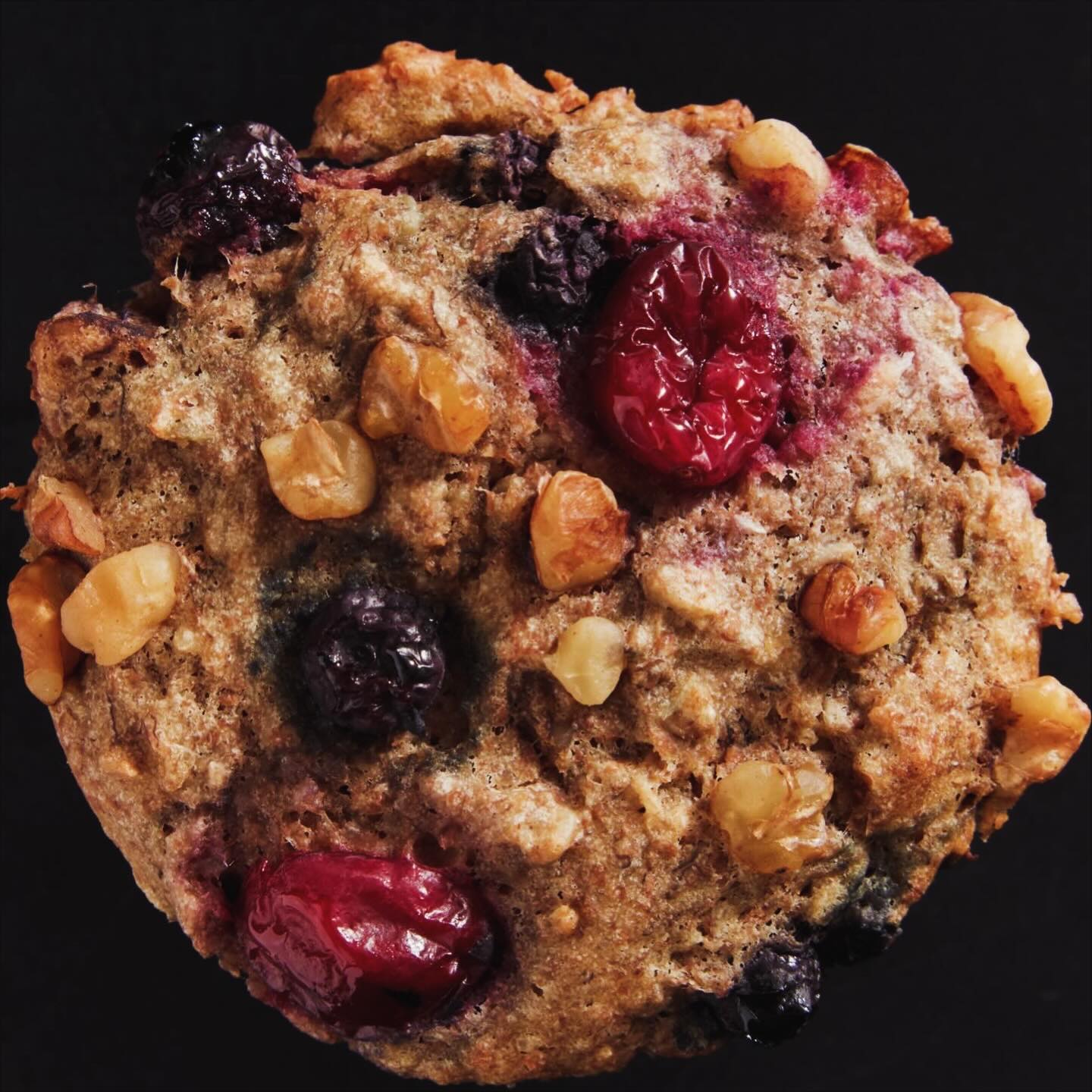 Nourish your cravings.
#fixfuel
#berrymuffin
Fresh baked, whole food ingredients, and a muffin that actually fuels you.