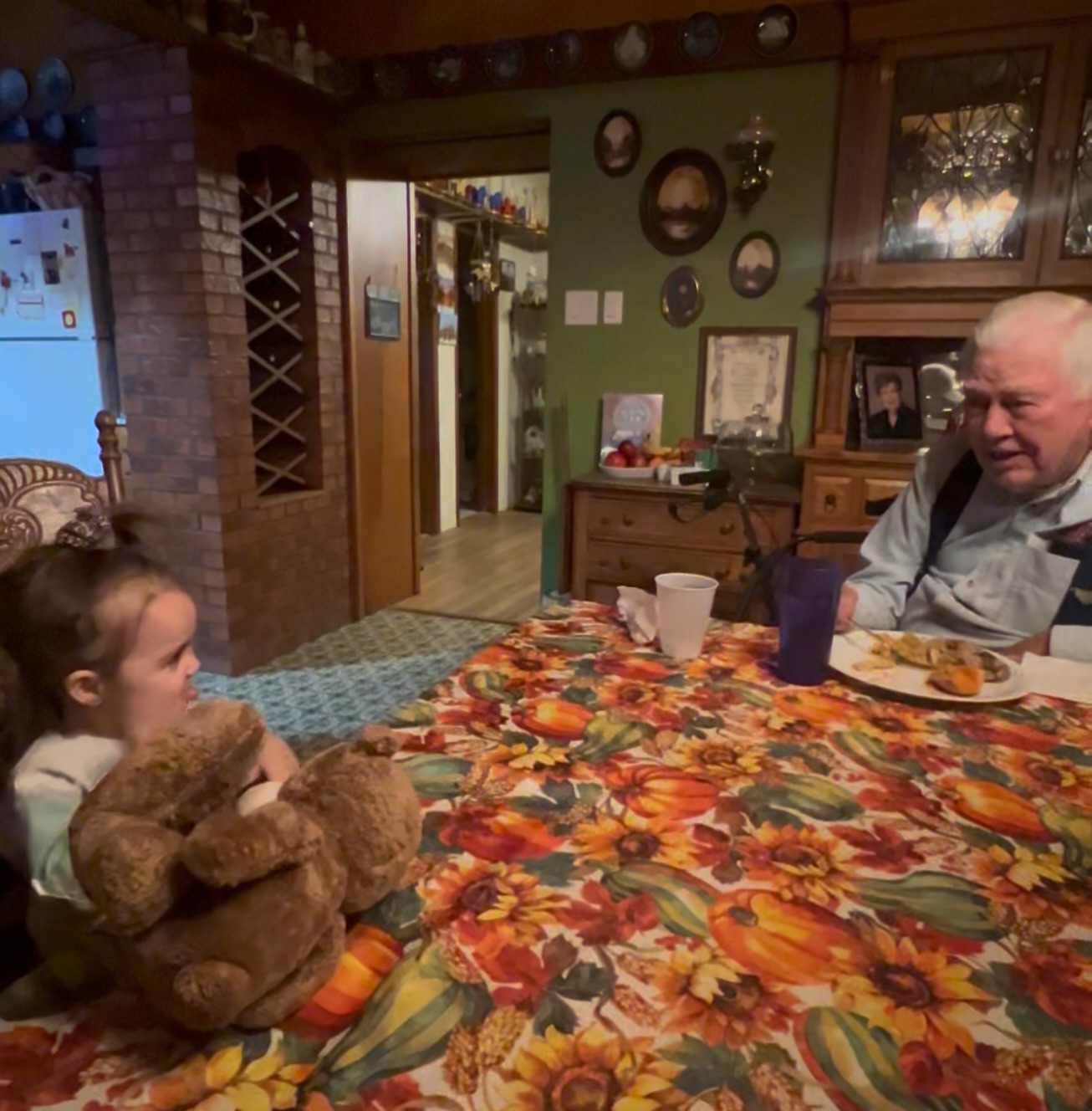 Sometimes you need a good Candid photo 🍁
Happy Thanksgiving from Red Horse BnB!
Our family is grateful for another year of food, laughter, and the beautiful people who fill this space with life.
Thank you to every guest, creative, and friend who shared a meal, filmed a scene, hosted an event, or simply found a quiet moment here. You’re part of our story now.
Wishing you a warm holiday surrounded by good company, comfort, and New Mexico sunshine.
🍂🏡❤️
#RedHorseBNB #FromOurTableToYours #NewMexico #ABQEvents #HeritageStay #FamilyOwned